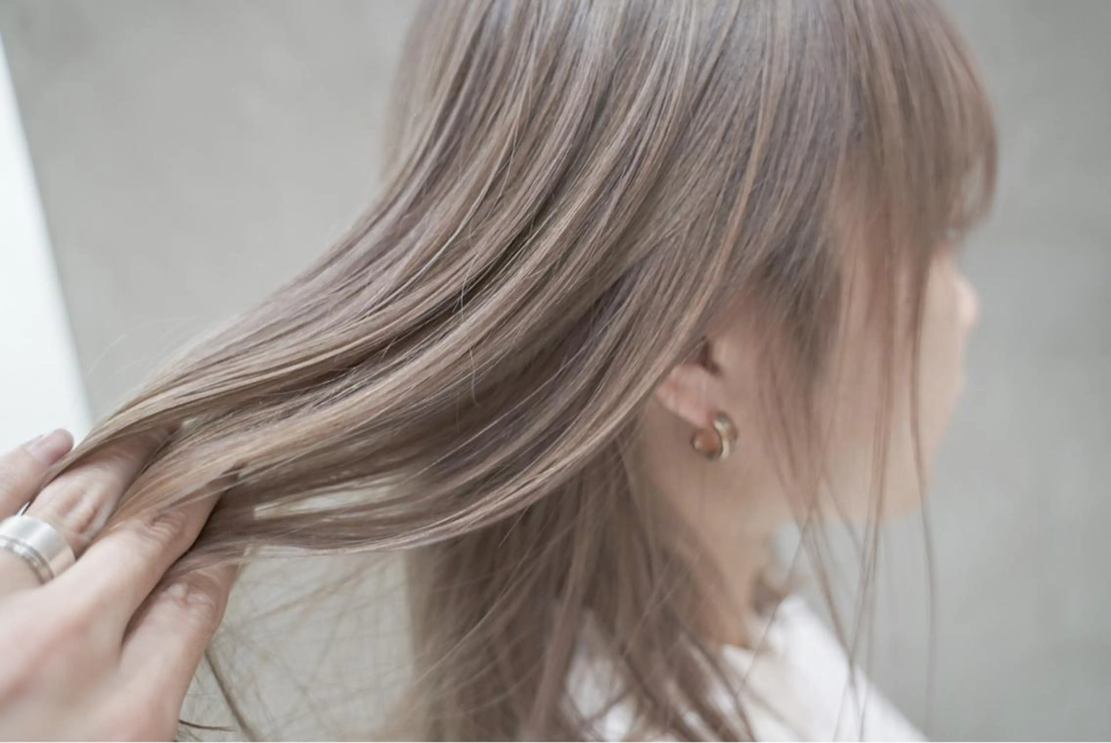 ミディアム TOMO GEEKS代表のヘアスタイル