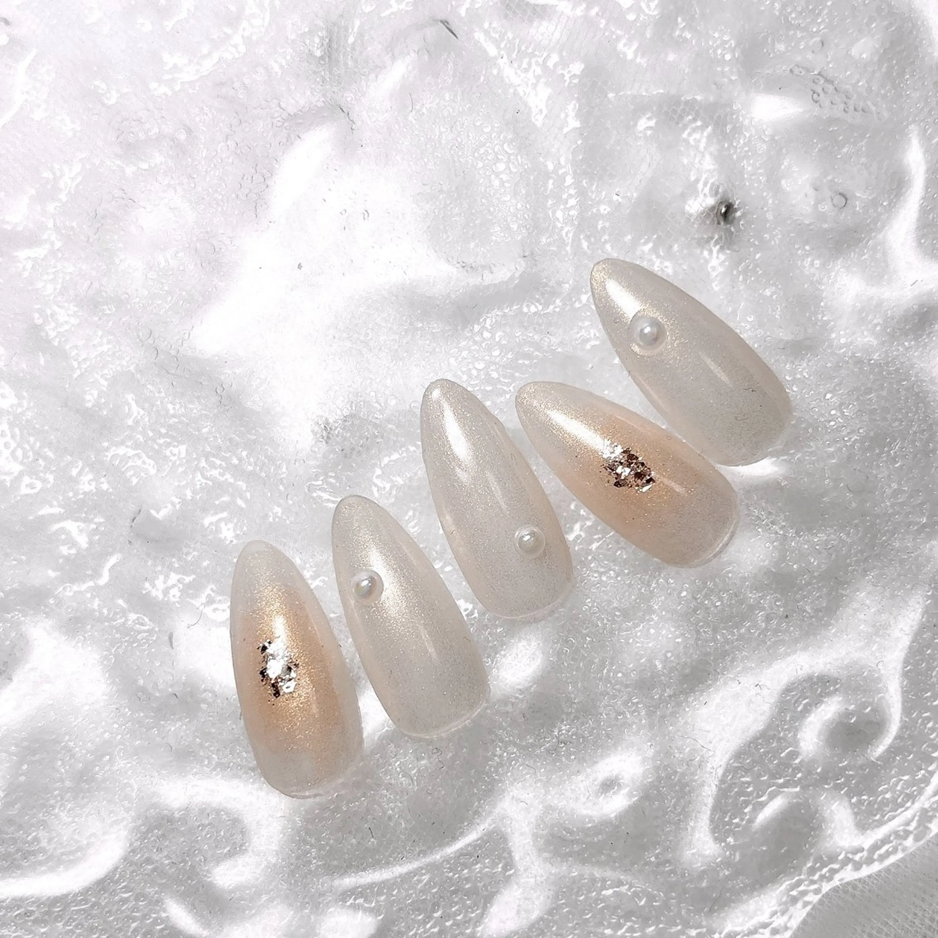 ネイル キラキラネイル nailsalon Honeyme所属・Honey me ❁⃘*.ﾟのネイルデザイン