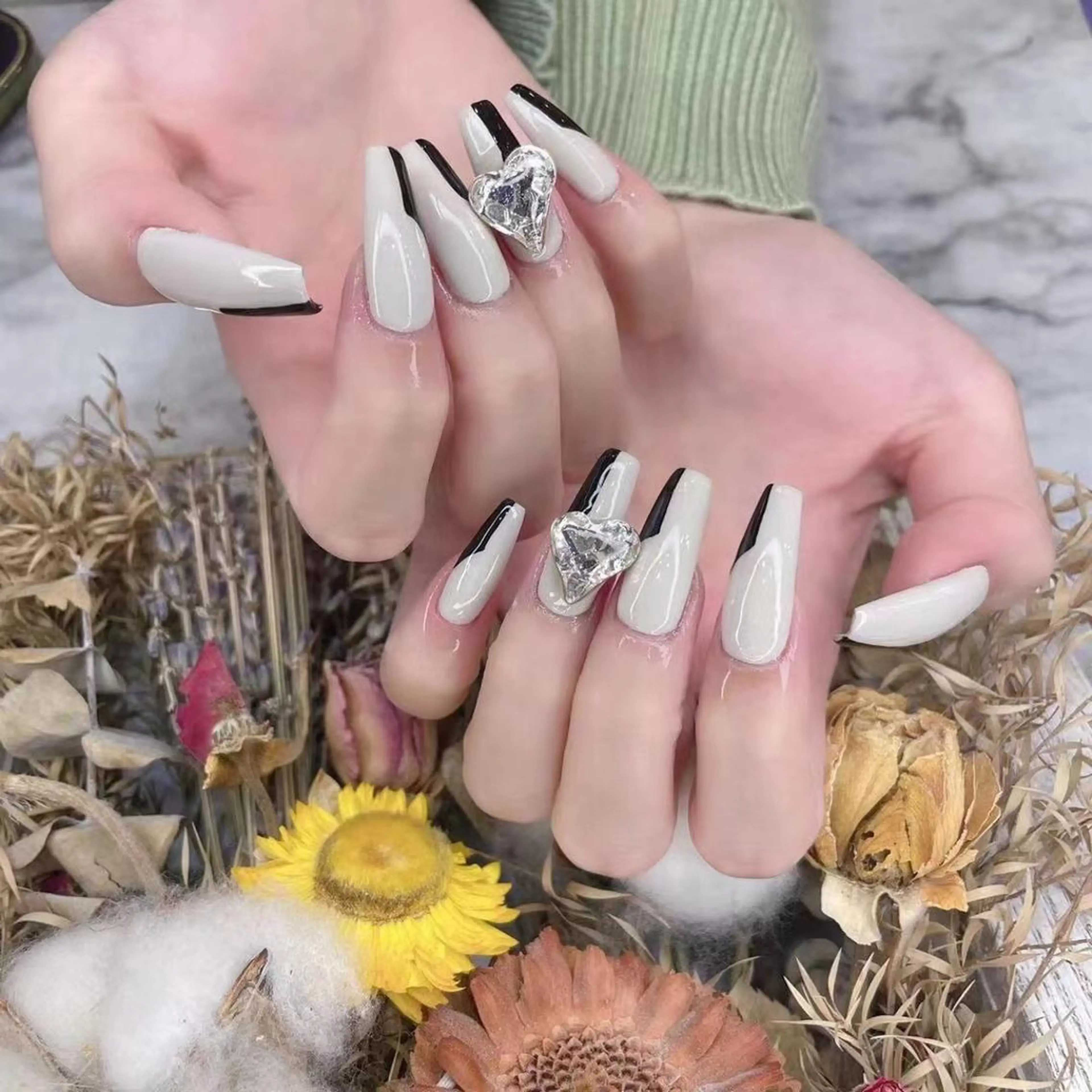 ネイル ハート ホワイト babarla Nailのネイルデザイン