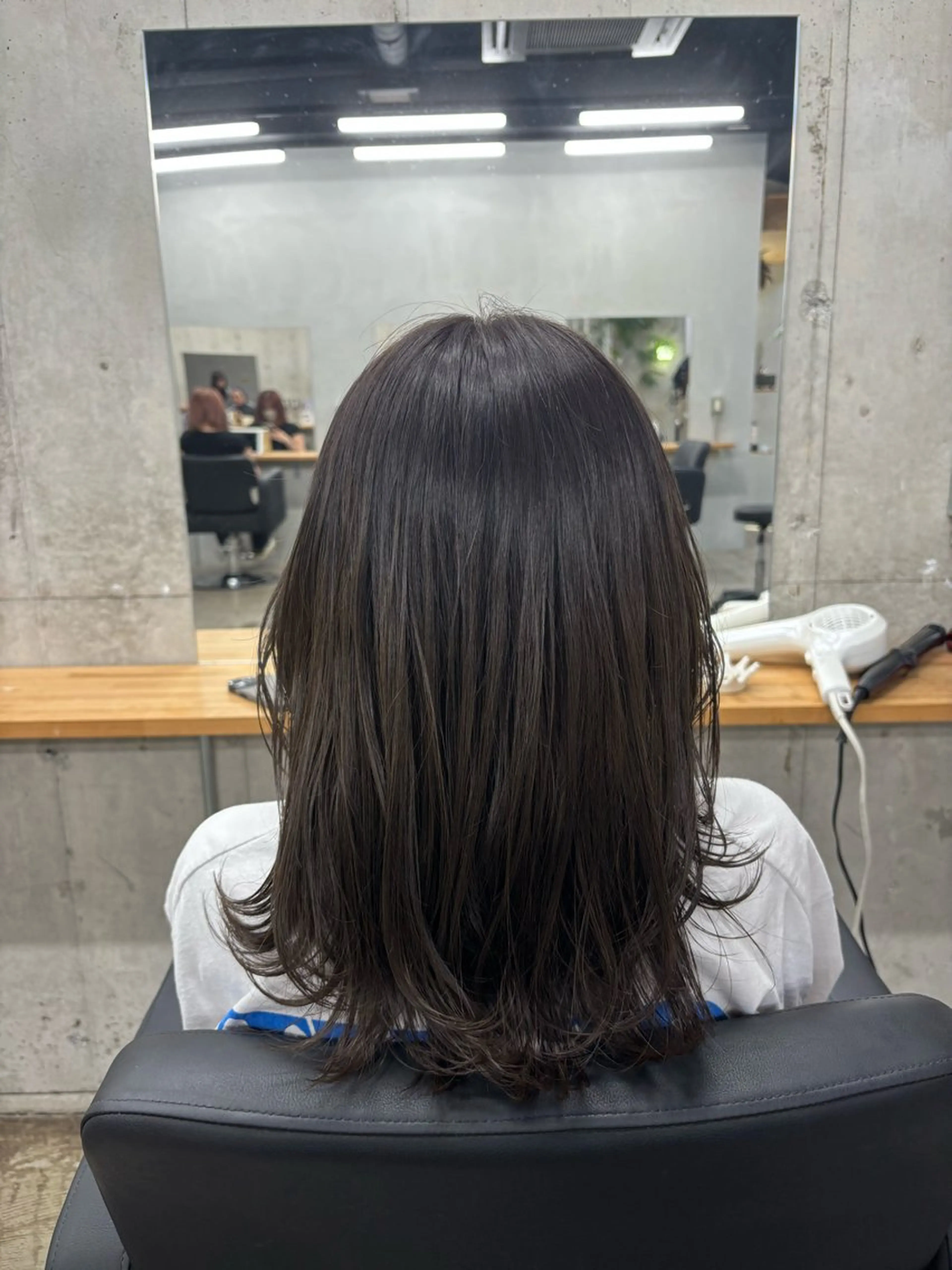 ミディアム カラー mono / Manatoのヘアスタイル