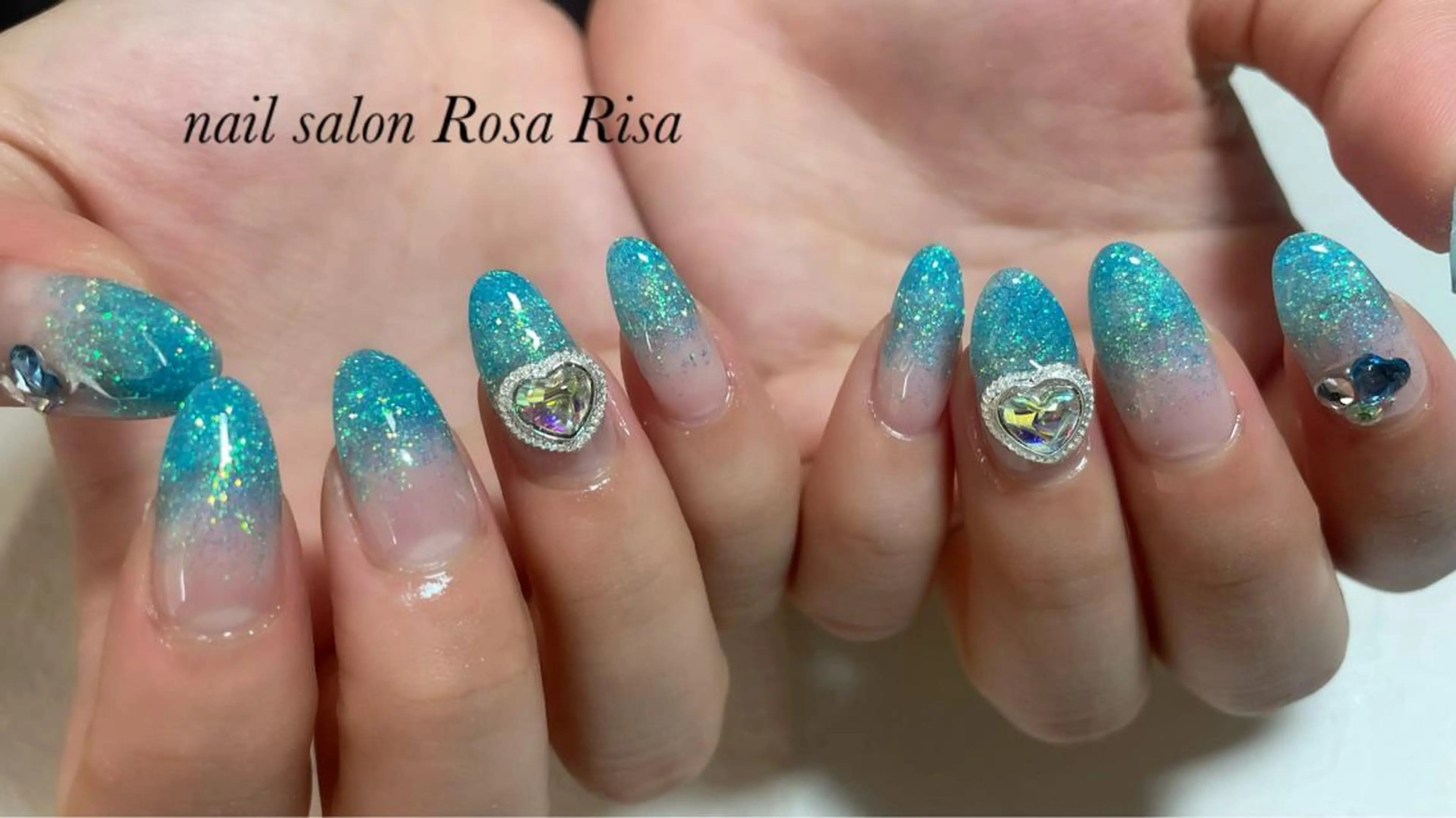 セミロング ネイル ストーンネイル ネイルスタジオ シェイクユアハンズのネイルデザイン