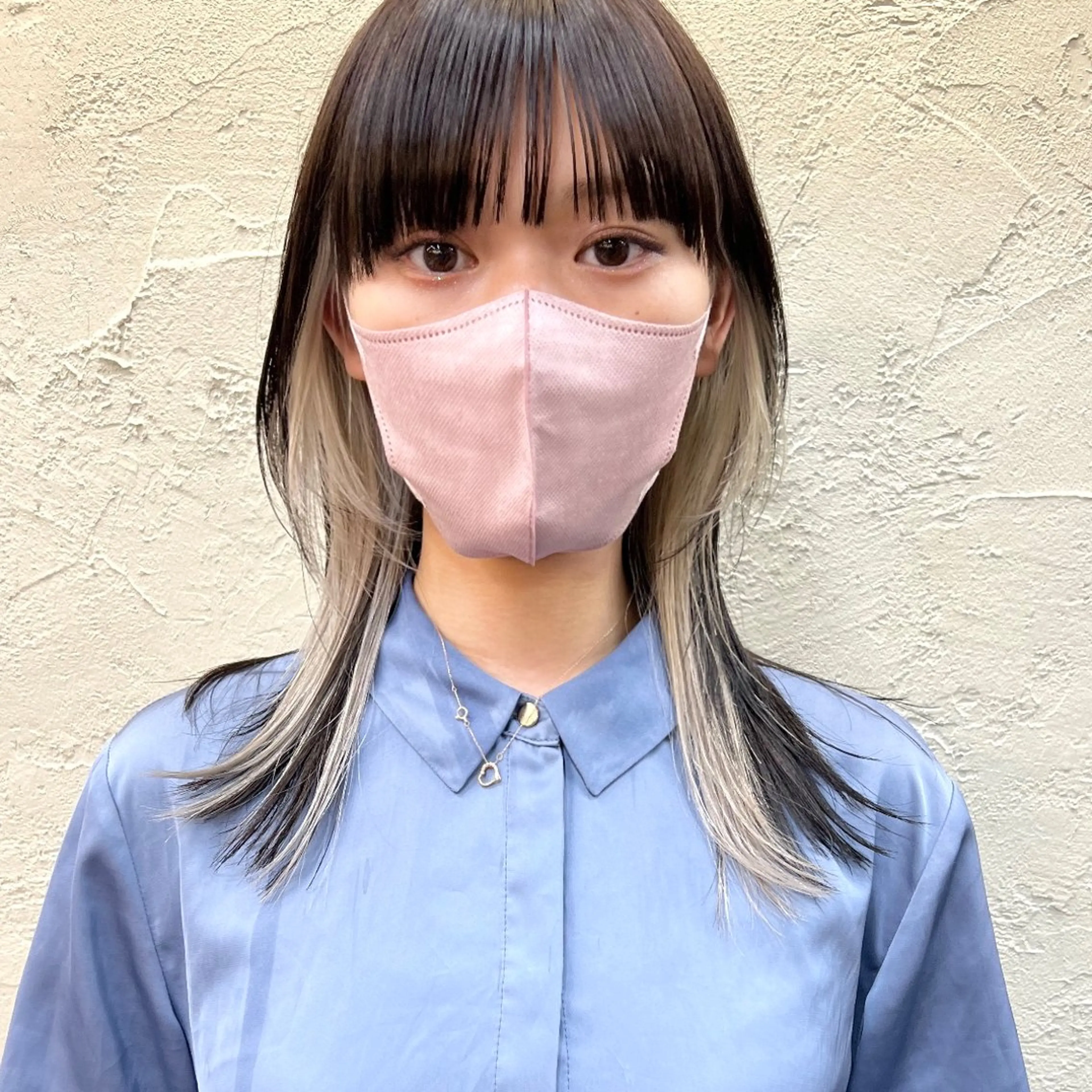 セミロング カラー ベージュカラー イヤリングカラー インナーカラー レイヤーカット ウルフカット 大久保 佳那のヘアスタイル