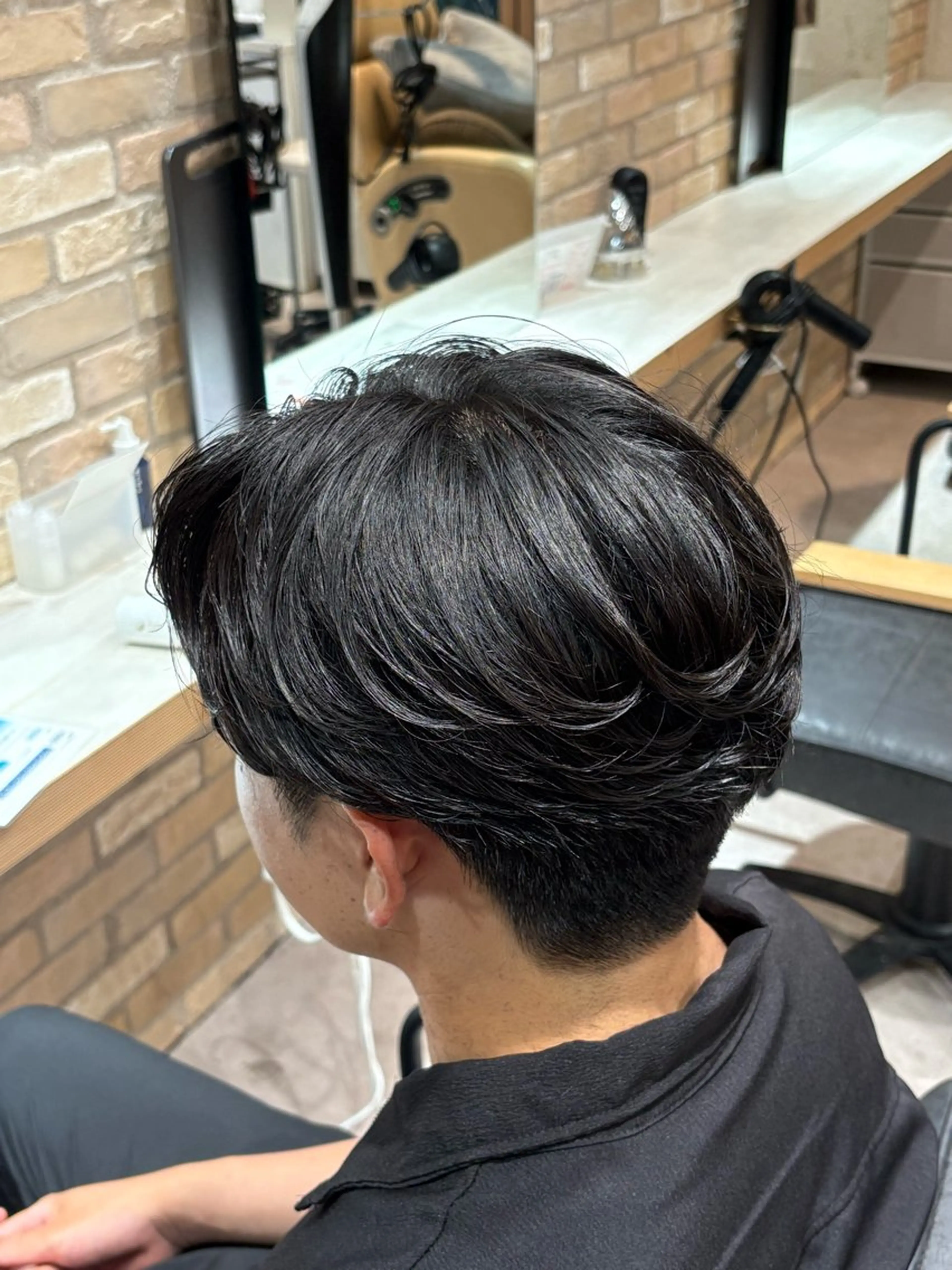 パーマ メンズ フェザー/シャドウ/ 酸性ストレートのヘアスタイル