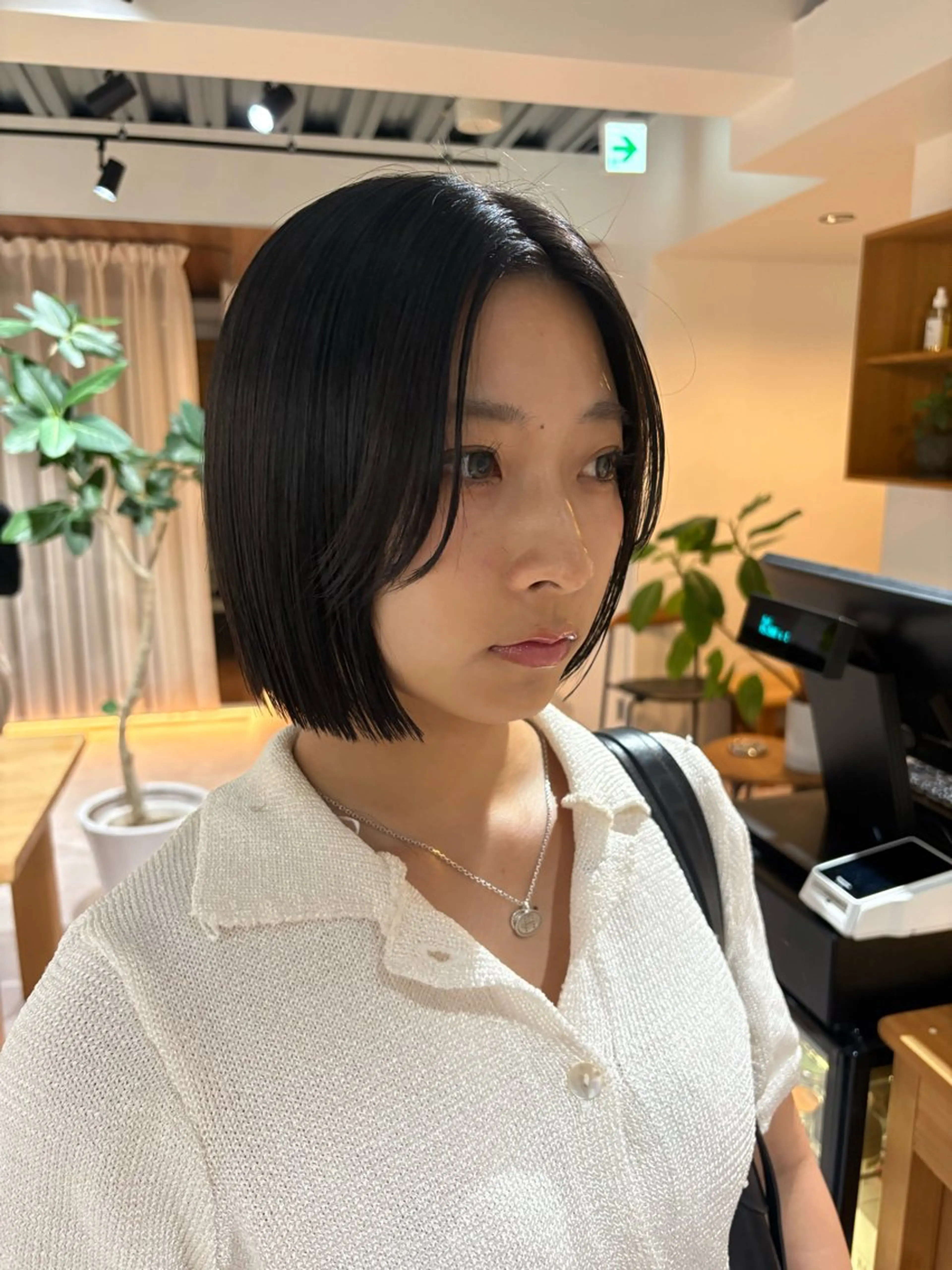 ショート ボブ カット aina / n.w.hのヘアスタイル