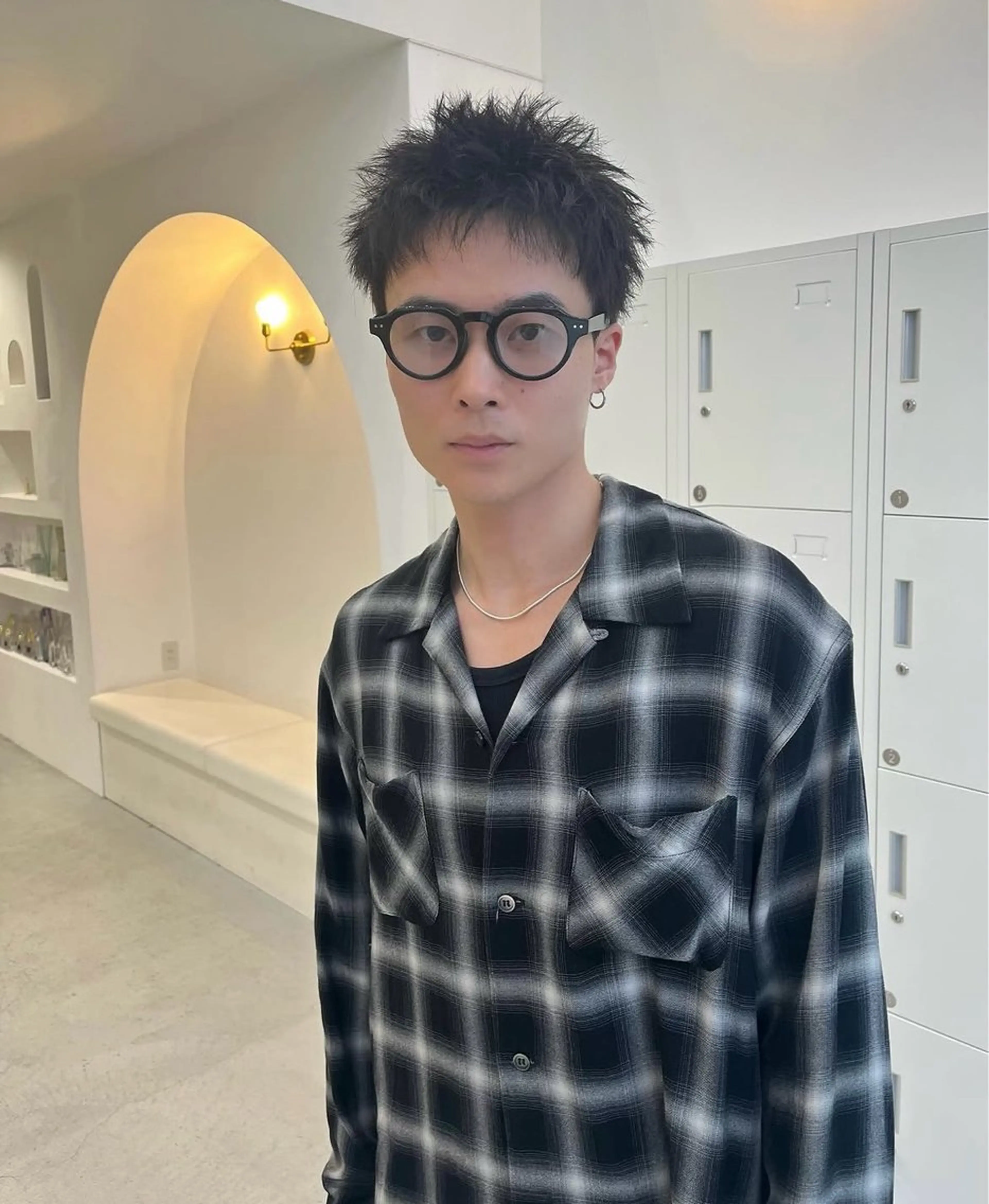 ショート メンズ フェザーパーマ メンズパーマ スパイキーショート メンズツイストパーマ 波巻きパーマ 網谷 萌夏のヘアスタイル