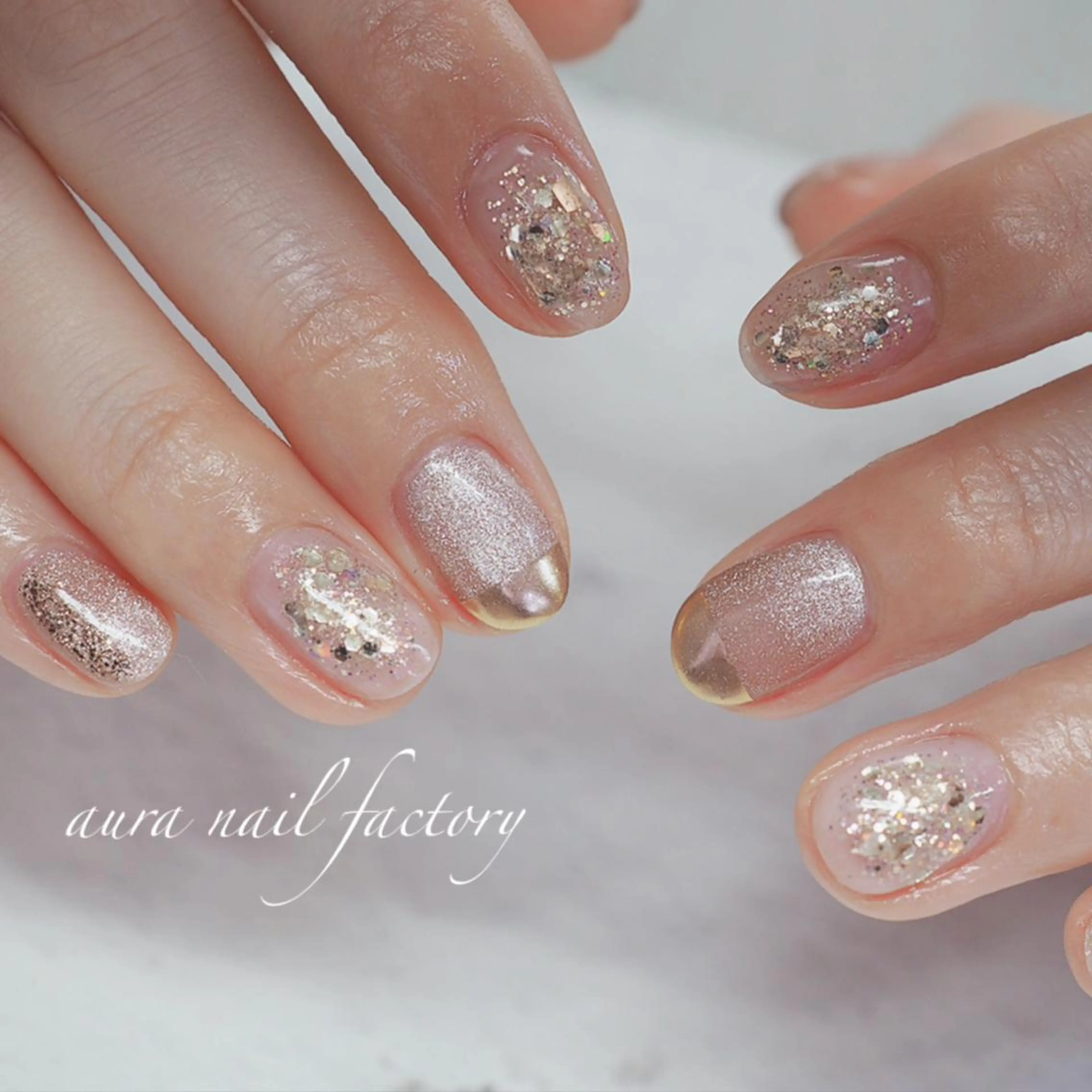 ショート カラー ネイル マグネットネイル ミラーネイル ニュアンスネイル 赤羽 aura 深爪を断らない✨のネイルデザイン