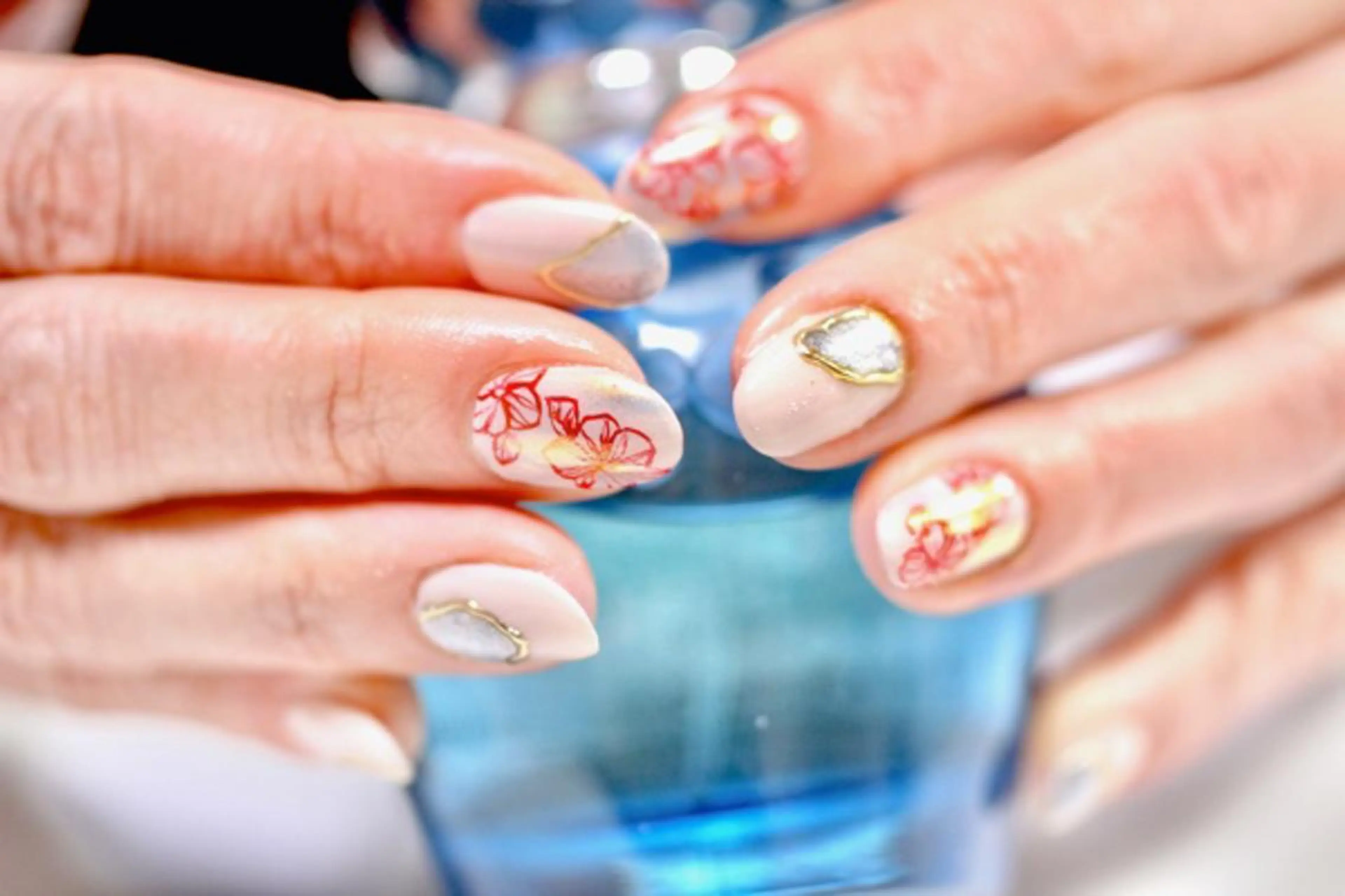 ネイル フラワーネイル ジェルネイル マグネットネイル 赤色 しみ えんのネイルデザイン