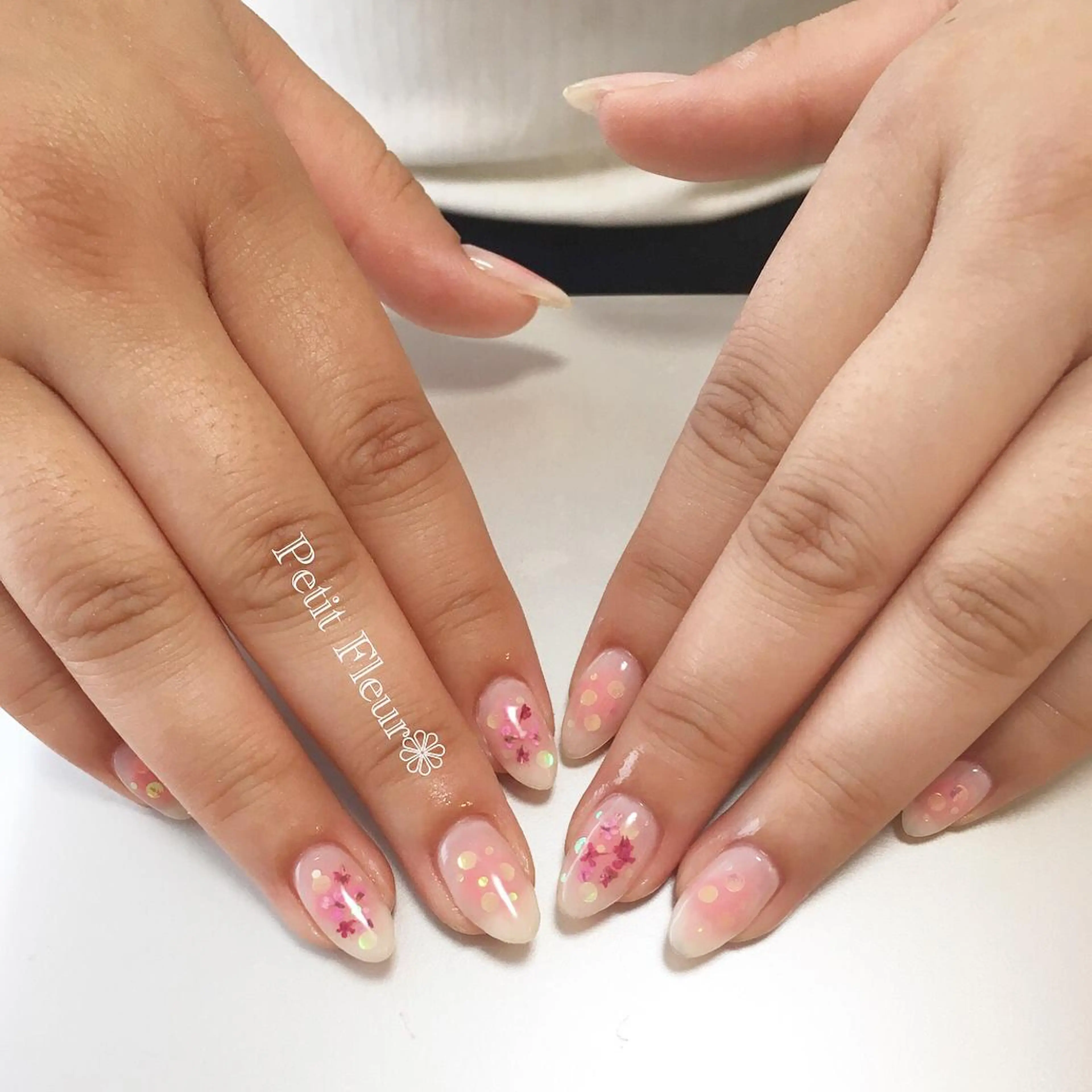 ネイル チークネイル フラワーネイル ホログラムネイル キラキラネイル Petit Fleur所属・青柳 亜梨奈のマツエク・マツパデザイン