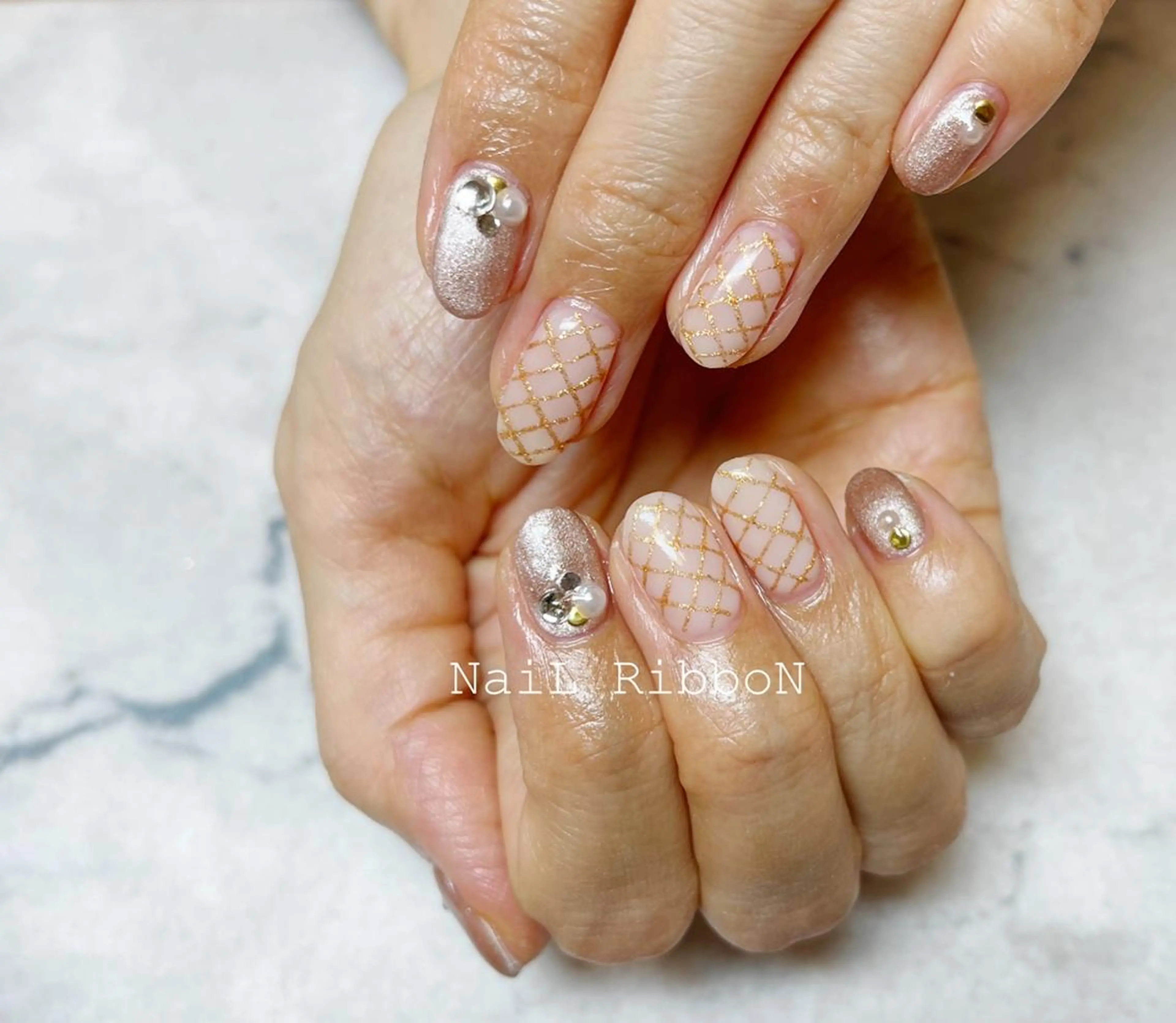 ネイル ネイルリボン 受付スタッフのネイルデザイン