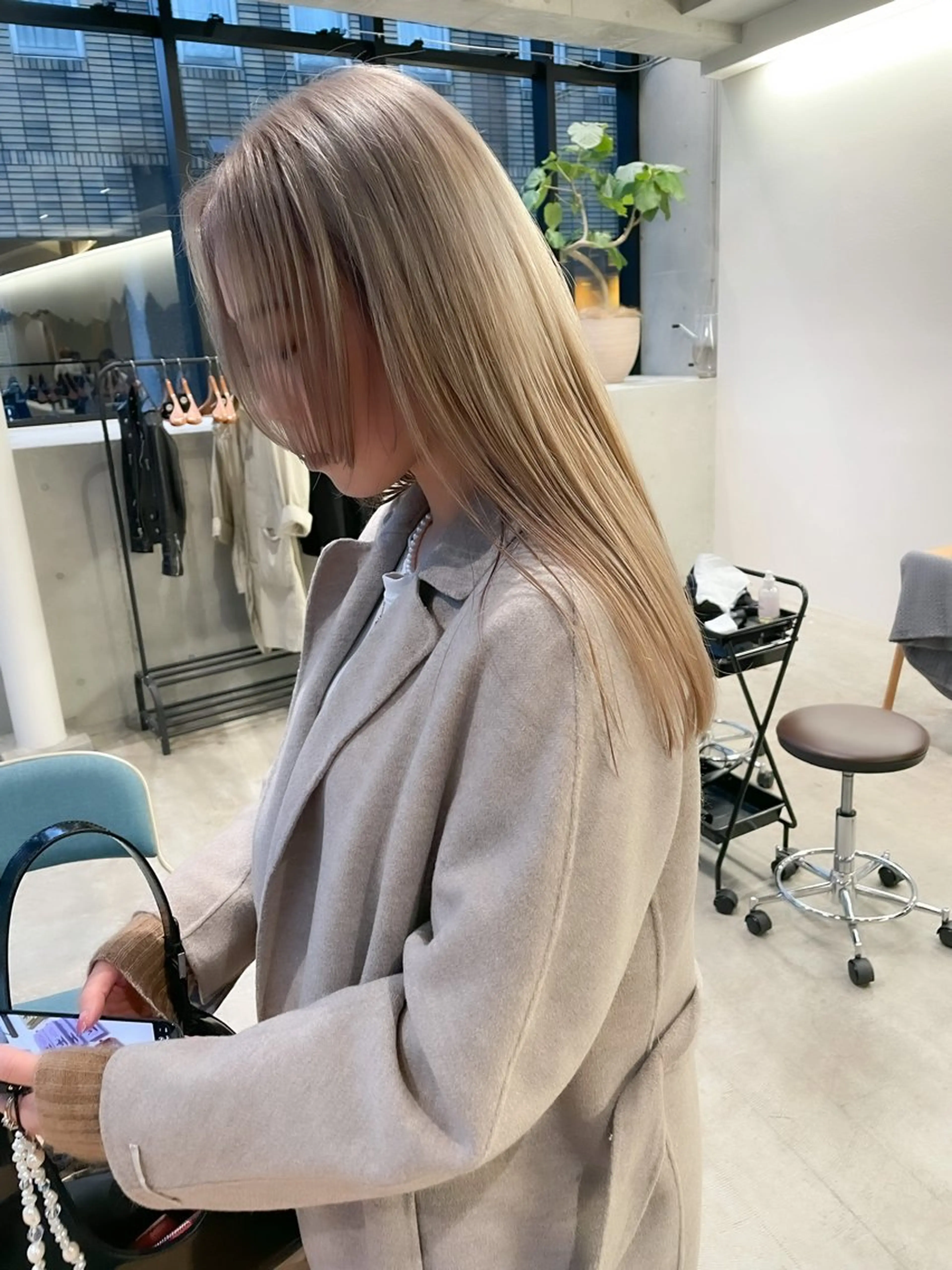 セミロング カラー ヘアアレンジ ミニボブ/ブリーチ 🌈MISATOのヘアスタイル