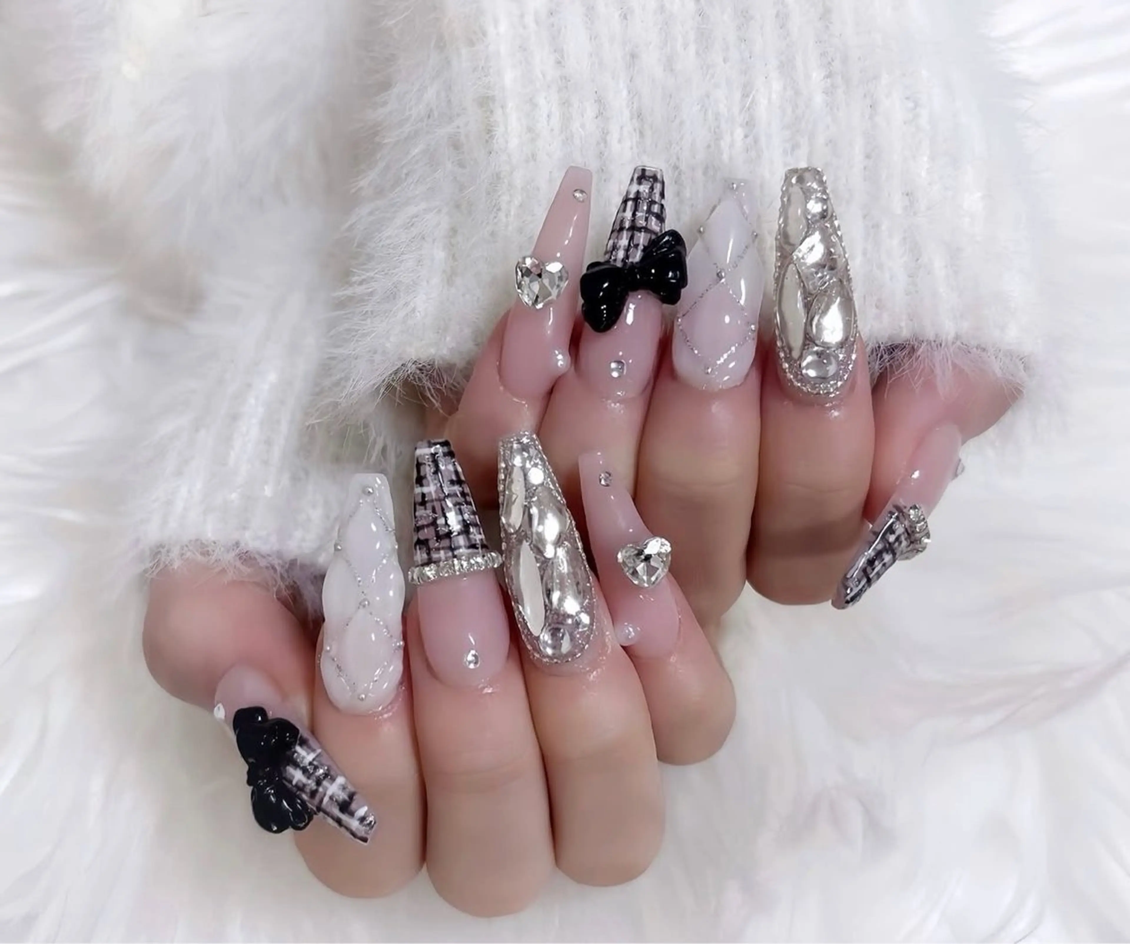 ネイル グラデーション キラキラネイル ワンカラーネイル 冬ネイル Jenn Nail Salonのネイルデザイン