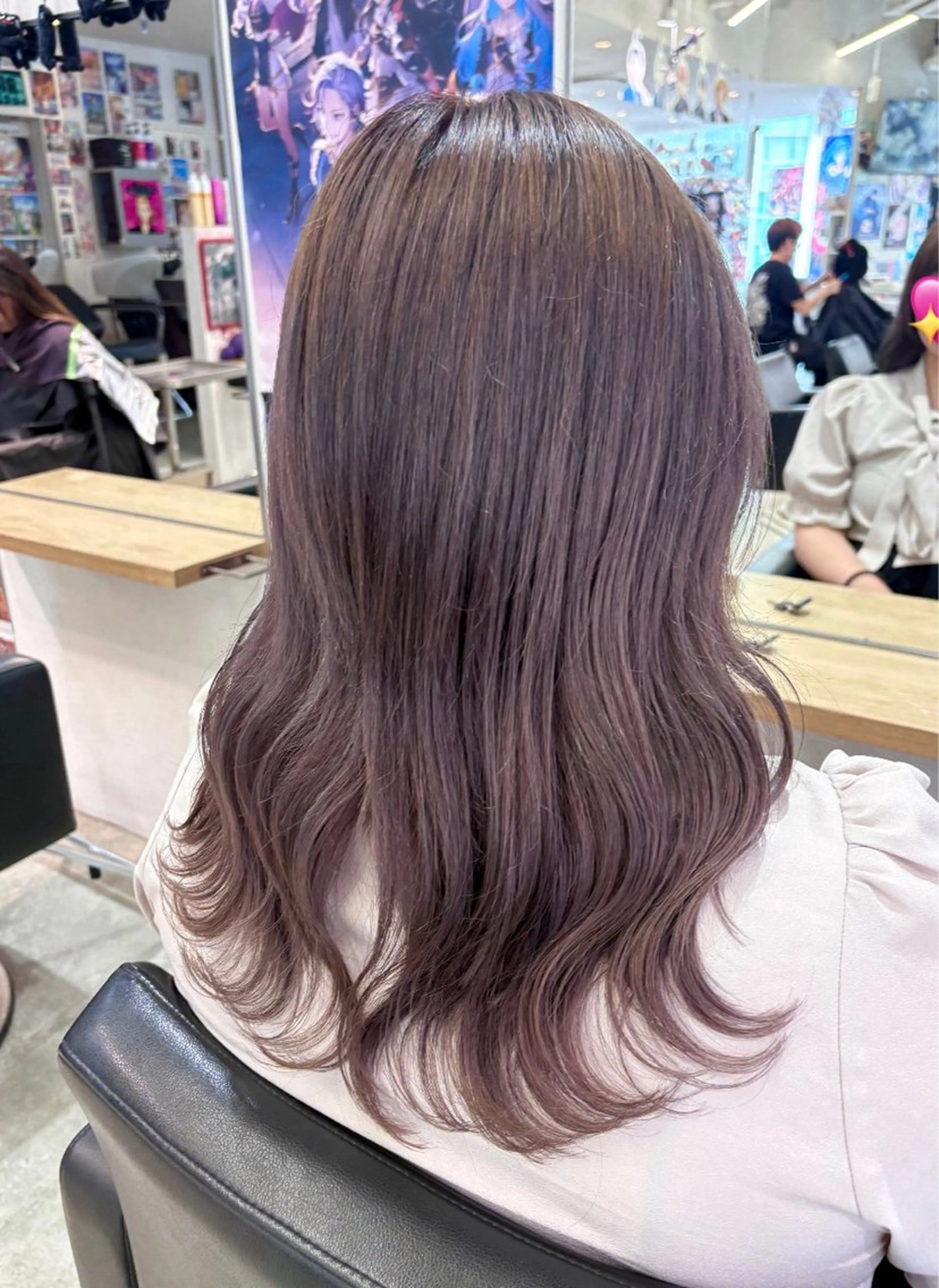 ロング カラー アッシュ ベージュカラー ブリーチ ブルーカラー ブルーラベンダー ヘアカラー 推しカラー/ ミクのヘアスタイル