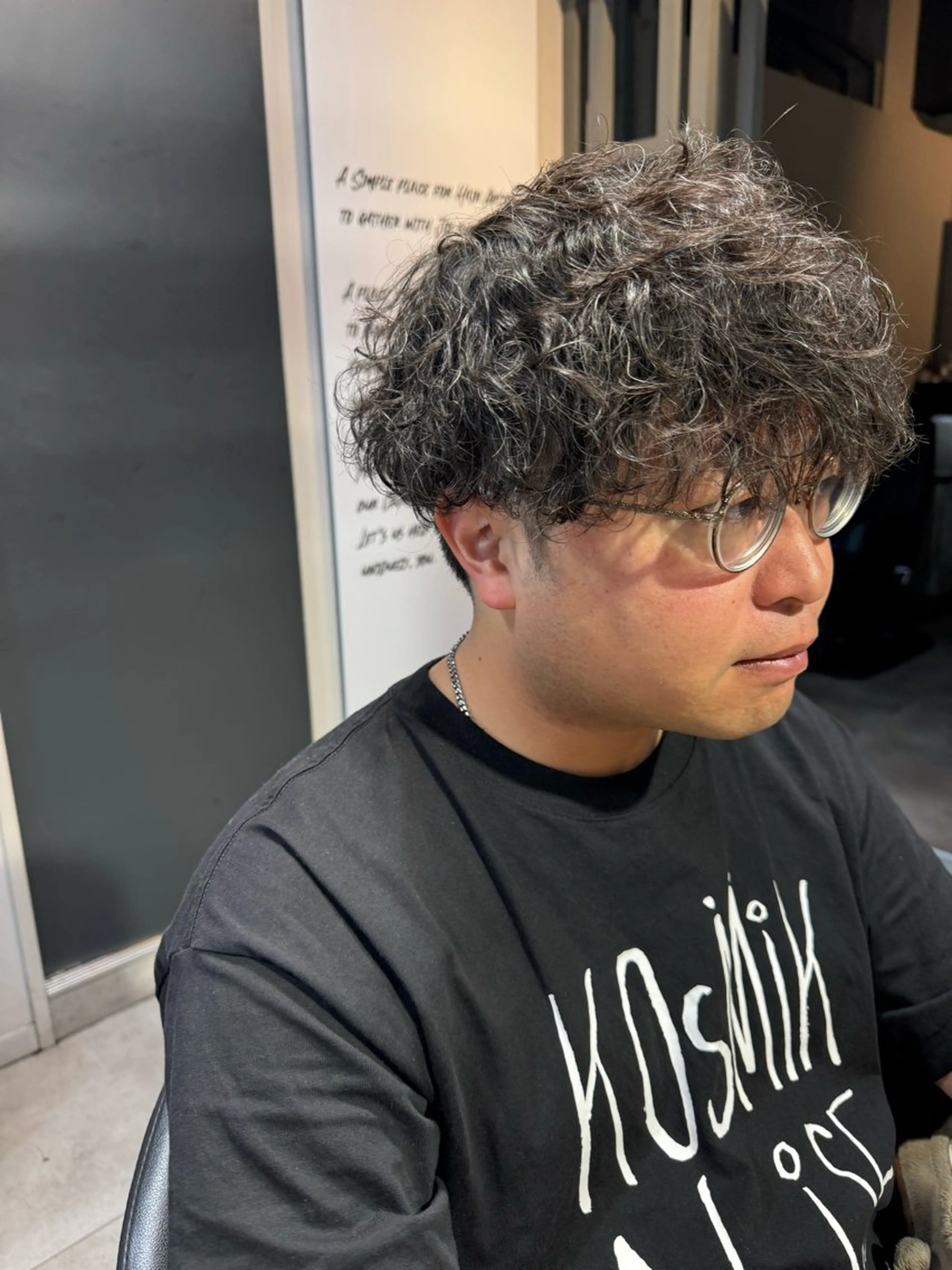 ミディアム パーマ メンズ ミディアムパーマ メンズパーマ メンズスパイラルパーマ スパイラルパーマ カット パーマ トリートメント Dxxxx III所属・似合う髪型が 分からない方へのヘアスタイル