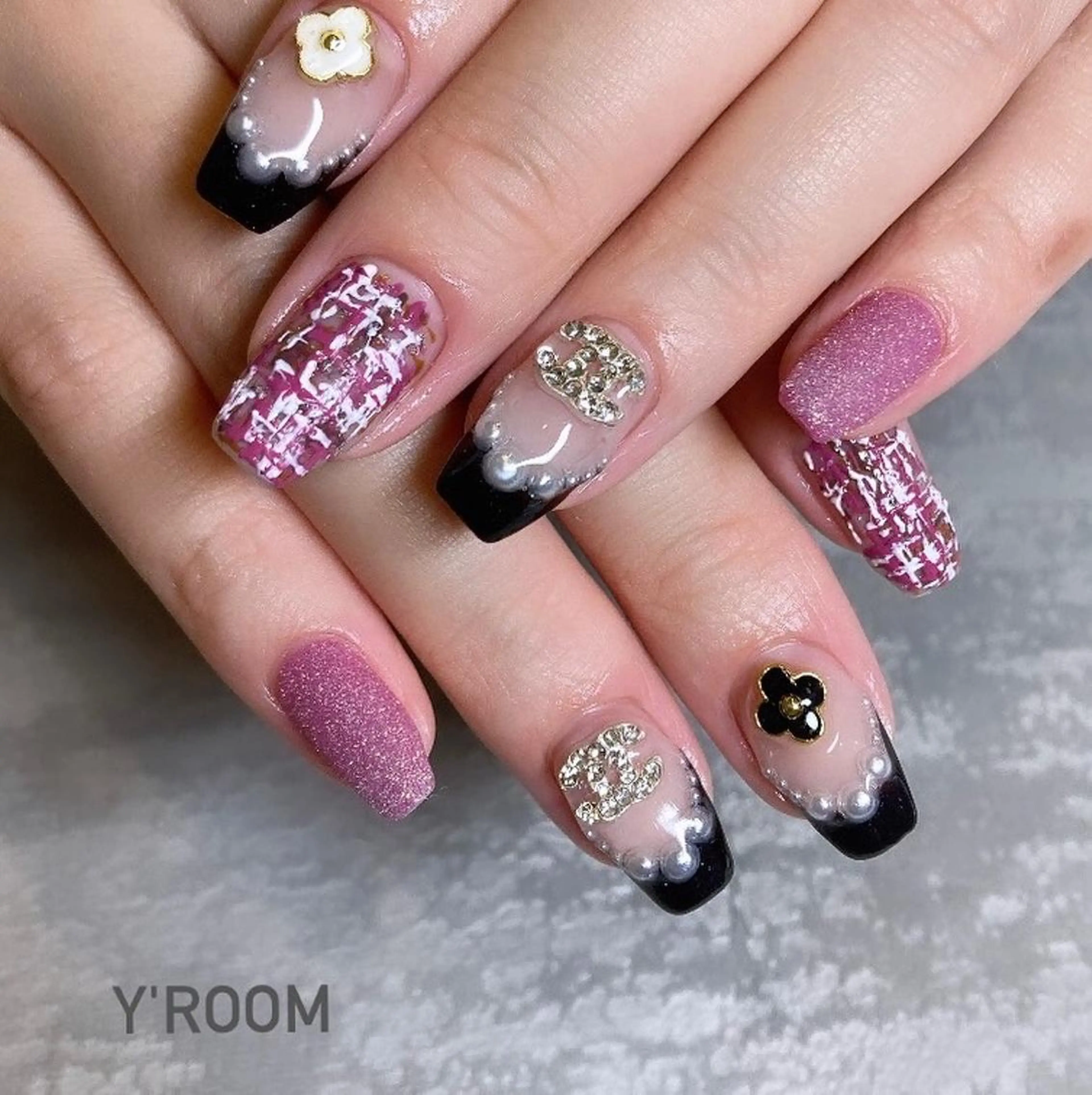 ネイル オーロラネイル フラッシュネイル フットネイル ジェルネイル 氷ネイル・うるうるネイル ハンドネイル YUKA （ネイリスト）のネイルデザイン