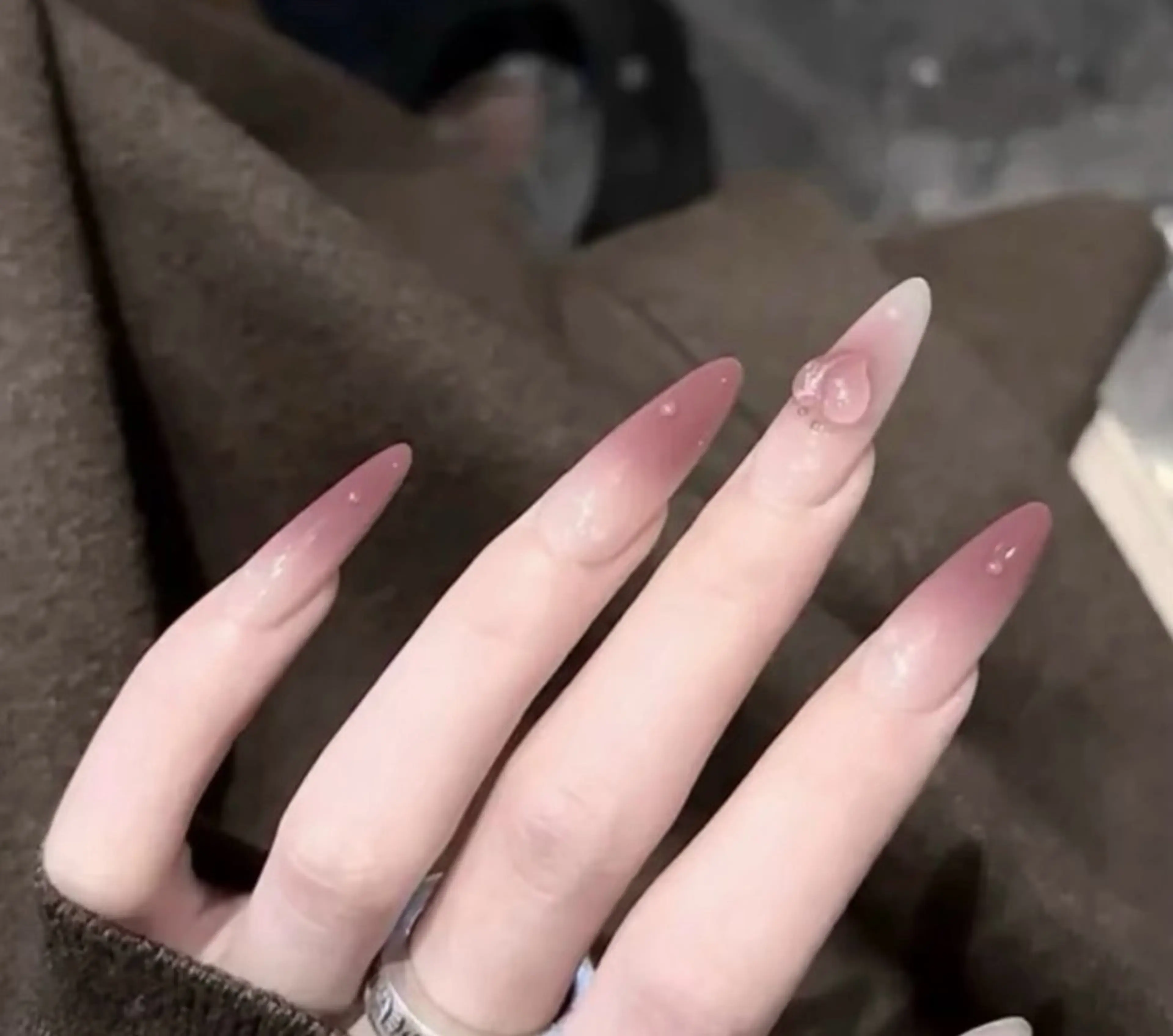 ネイル チークネイル 長さ出し フラワーネイル フレンチネイル ガーリー SunNail池袋駅 ワンホンネイルのネイルデザイン