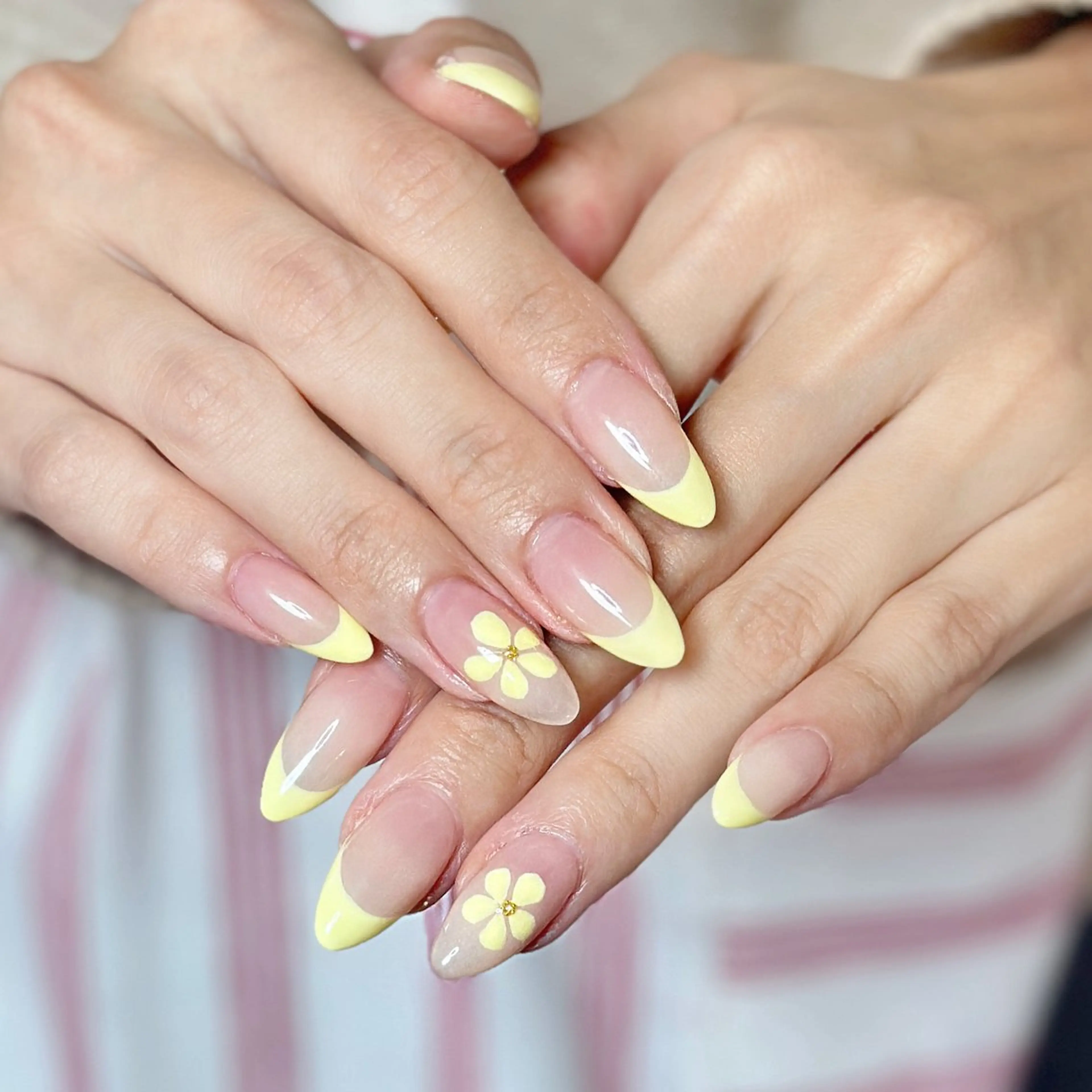 ネイル アートネイル オーロラネイル チークネイル フレンチネイル ガラスフレンチ 🎀YooLi Nail salonのネイルデザイン