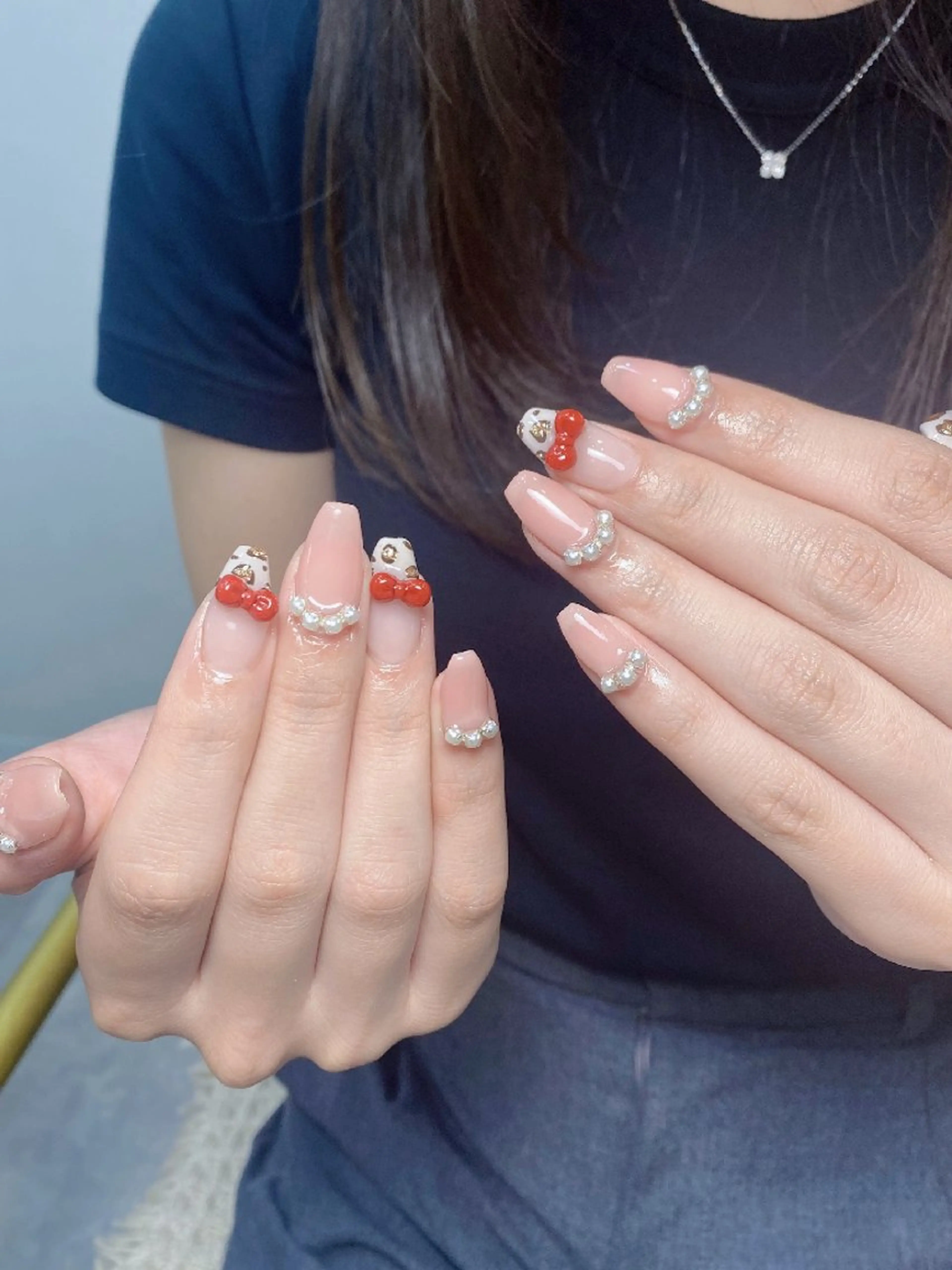 ネイル チークネイル 長さ出し フレンチネイル ジェルネイル キラキラネイル ハンドネイル UM Nail Salonのネイルデザイン