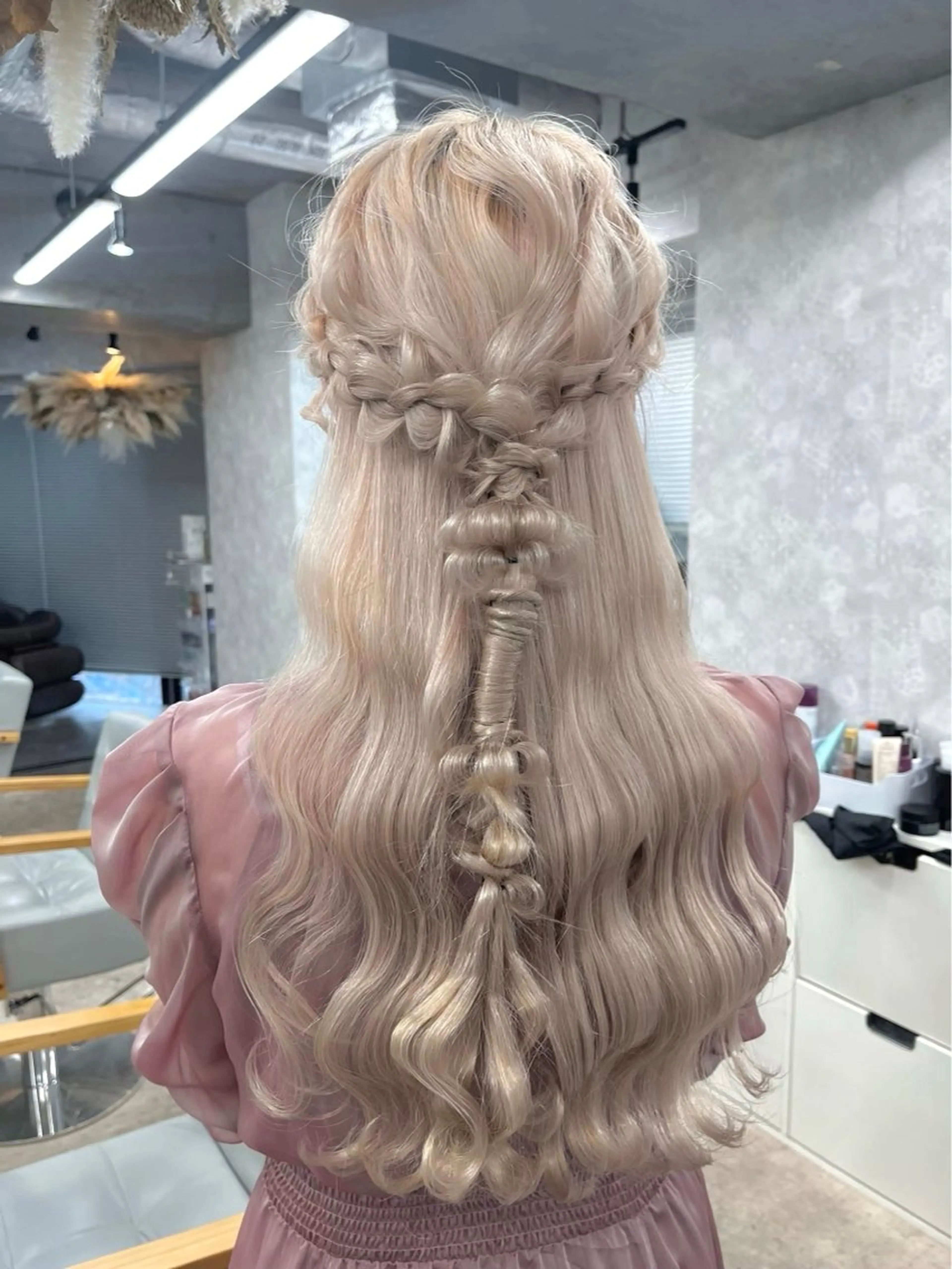 ヘアアレンジ 🦋ハイトーン×ア レンジ💫Leenaのヘアスタイル