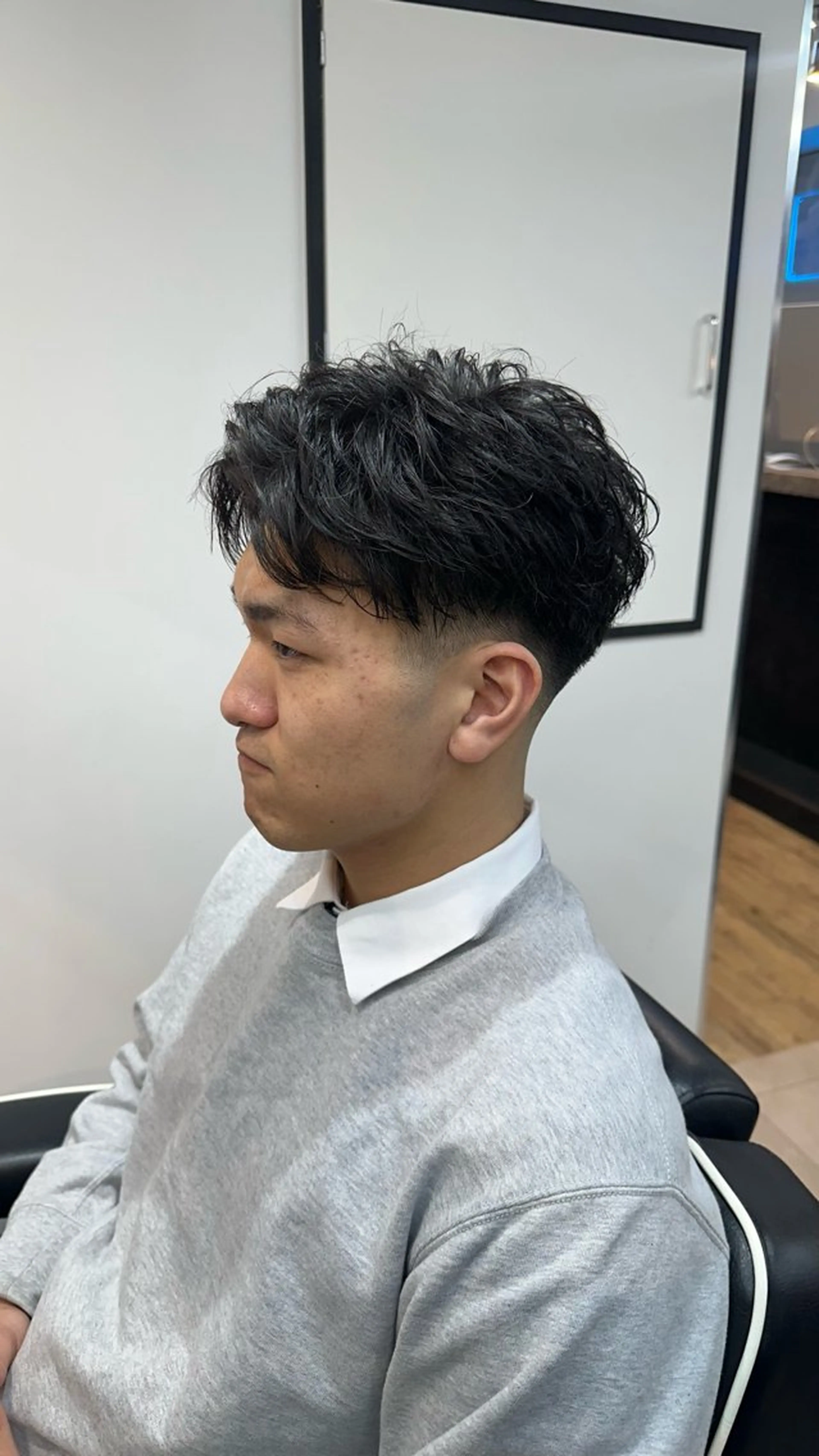 メンズ 律喜/パーマ /メンズ/フェードのヘアスタイル
