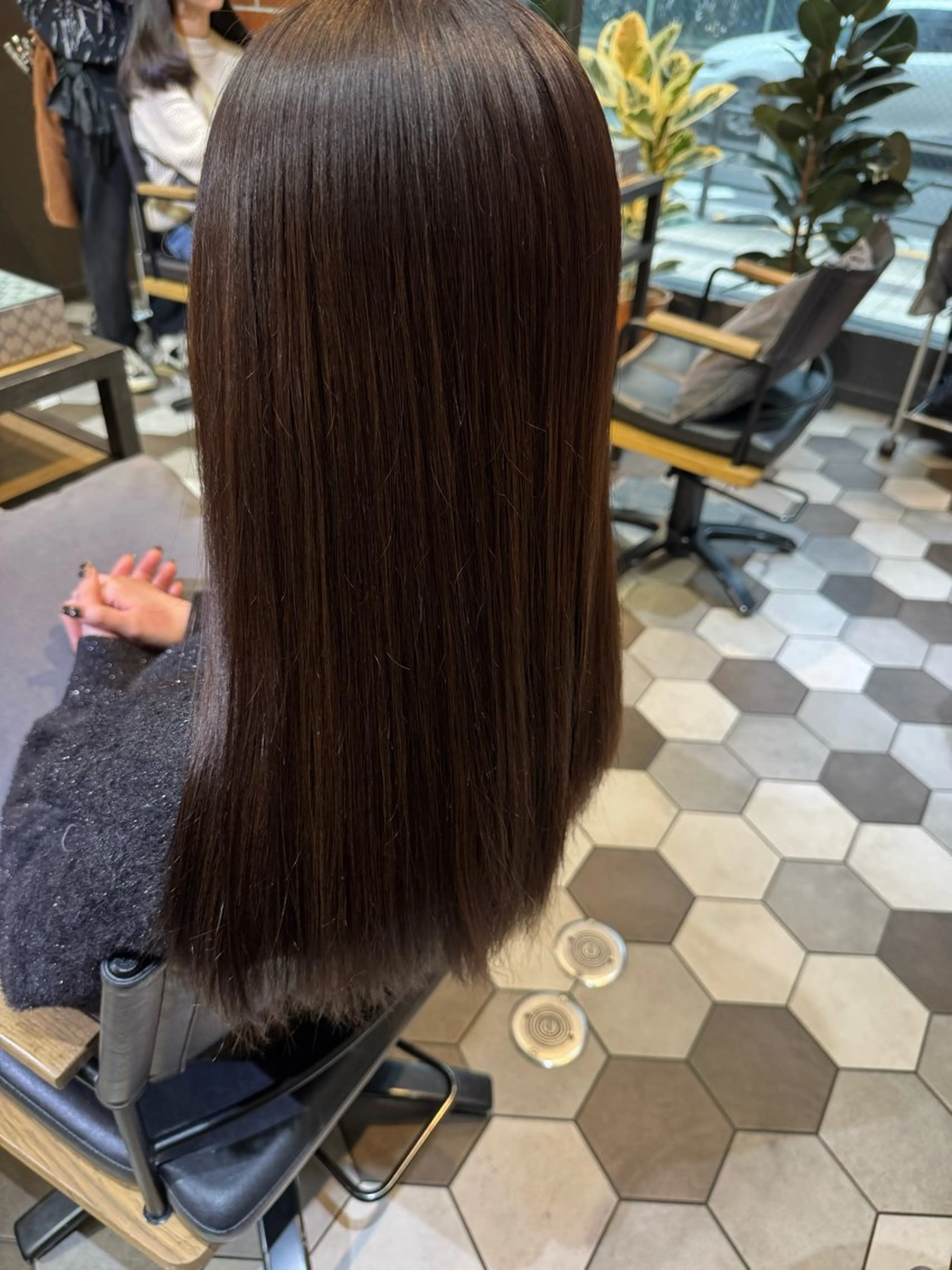 セミロング カラー パープルカラー ヘアカラー 近藤 愛理のヘアスタイル