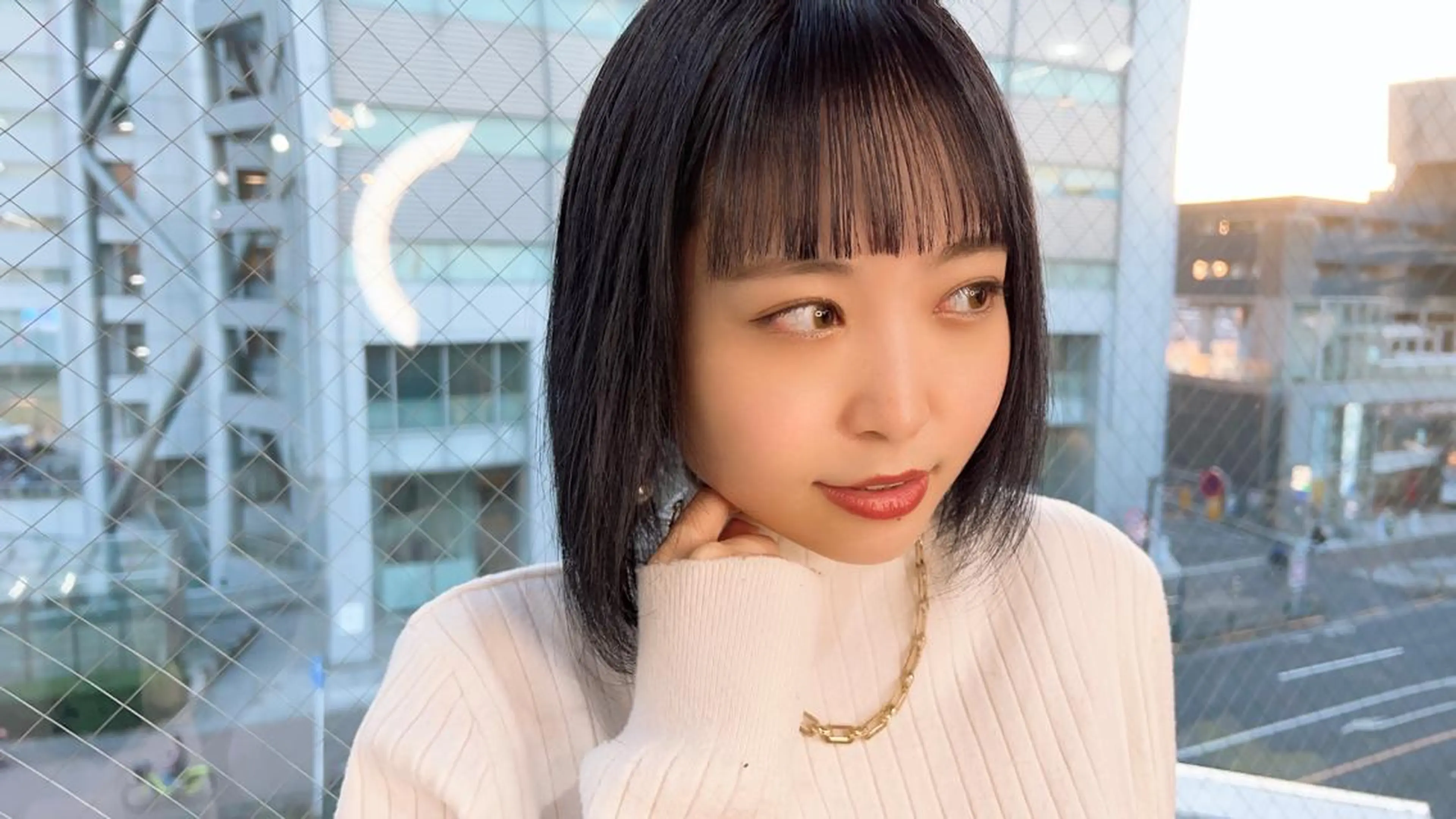 ミディアム カラー ヘアアレンジ 黒髪 ブルーカラー ブルーブラック 代表 KANZOのエステ・リラクイメージ