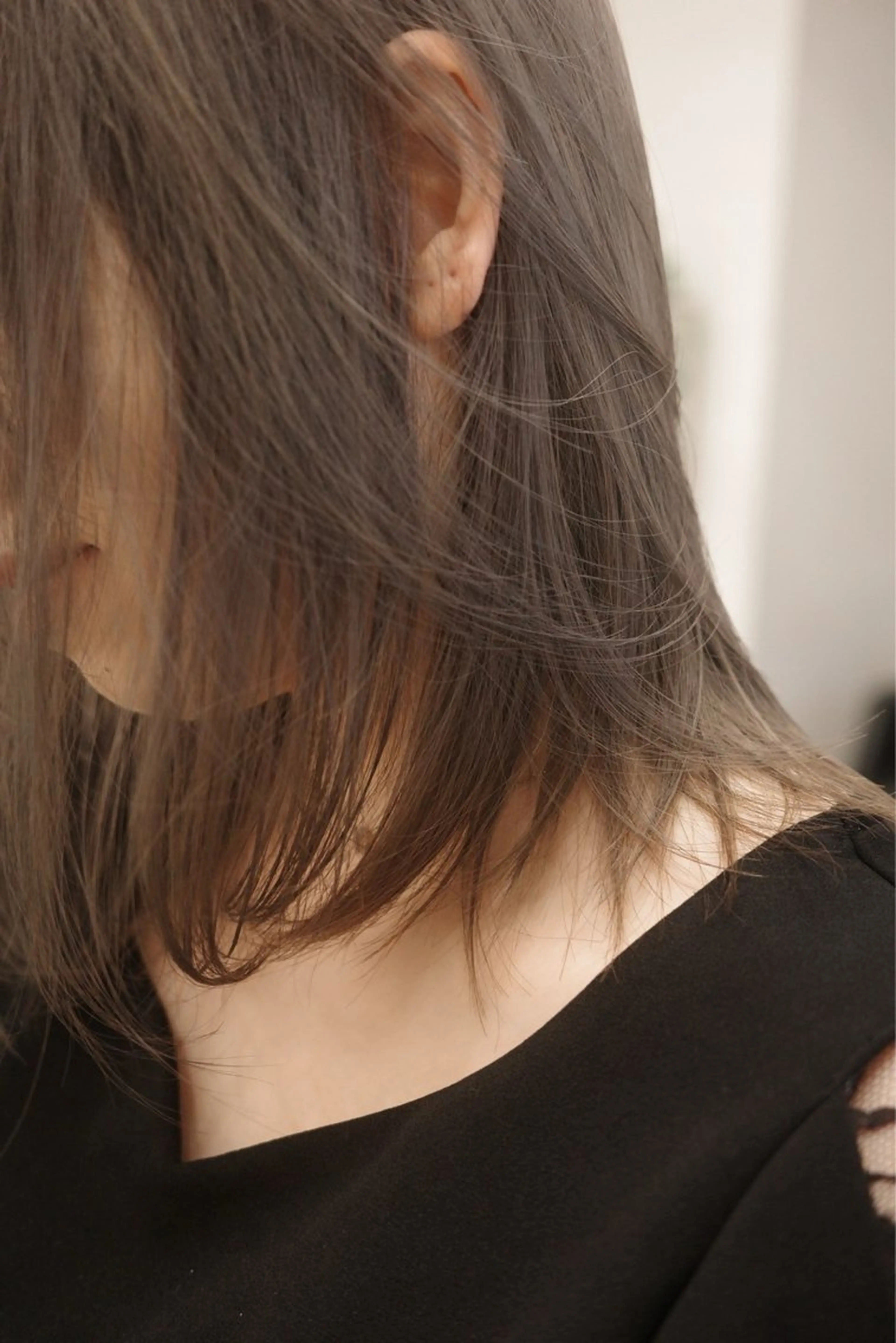 セミロング ミタニ ナギサのヘアスタイル