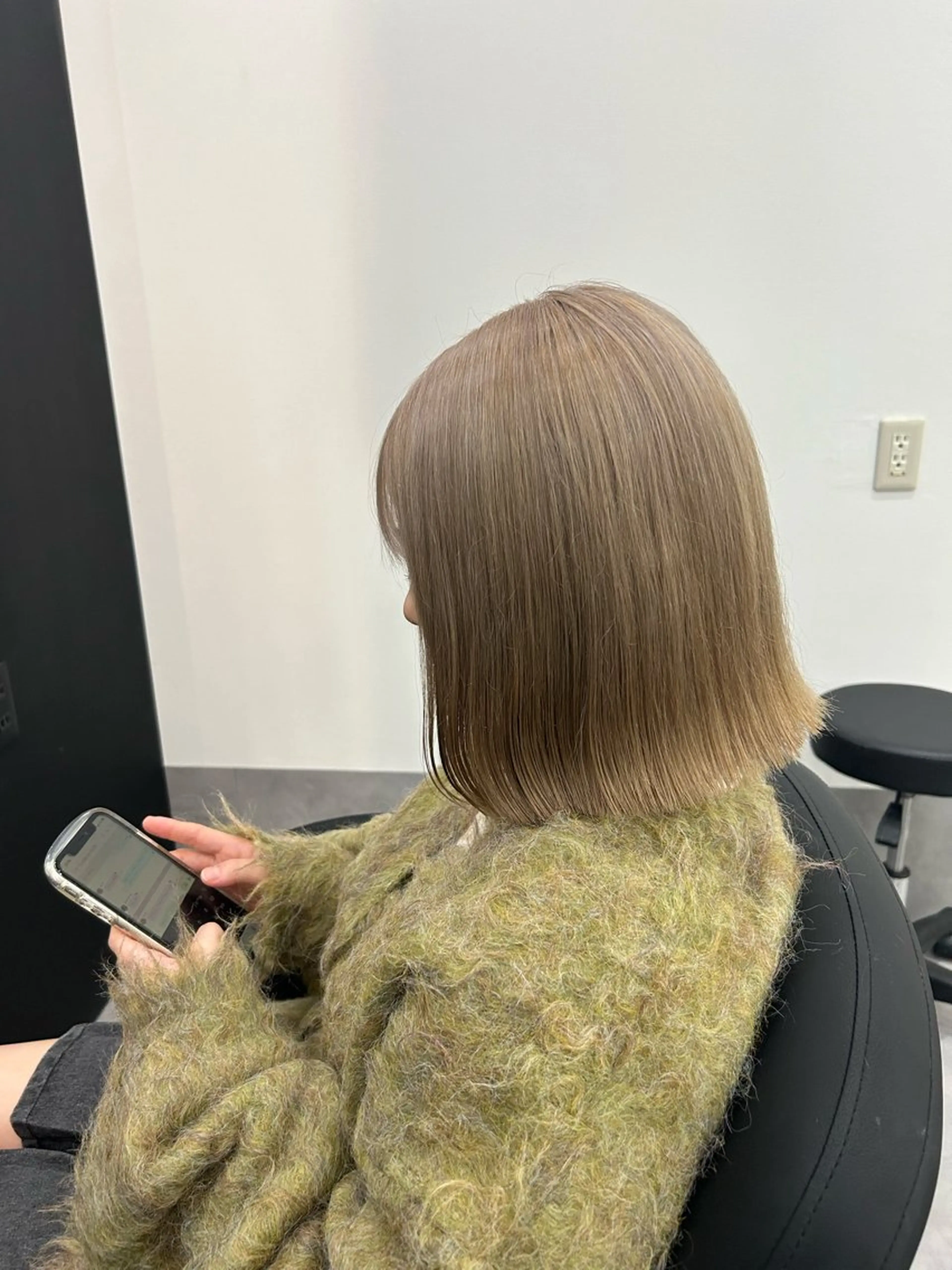 ミディアム 善財 康葵のヘアスタイル