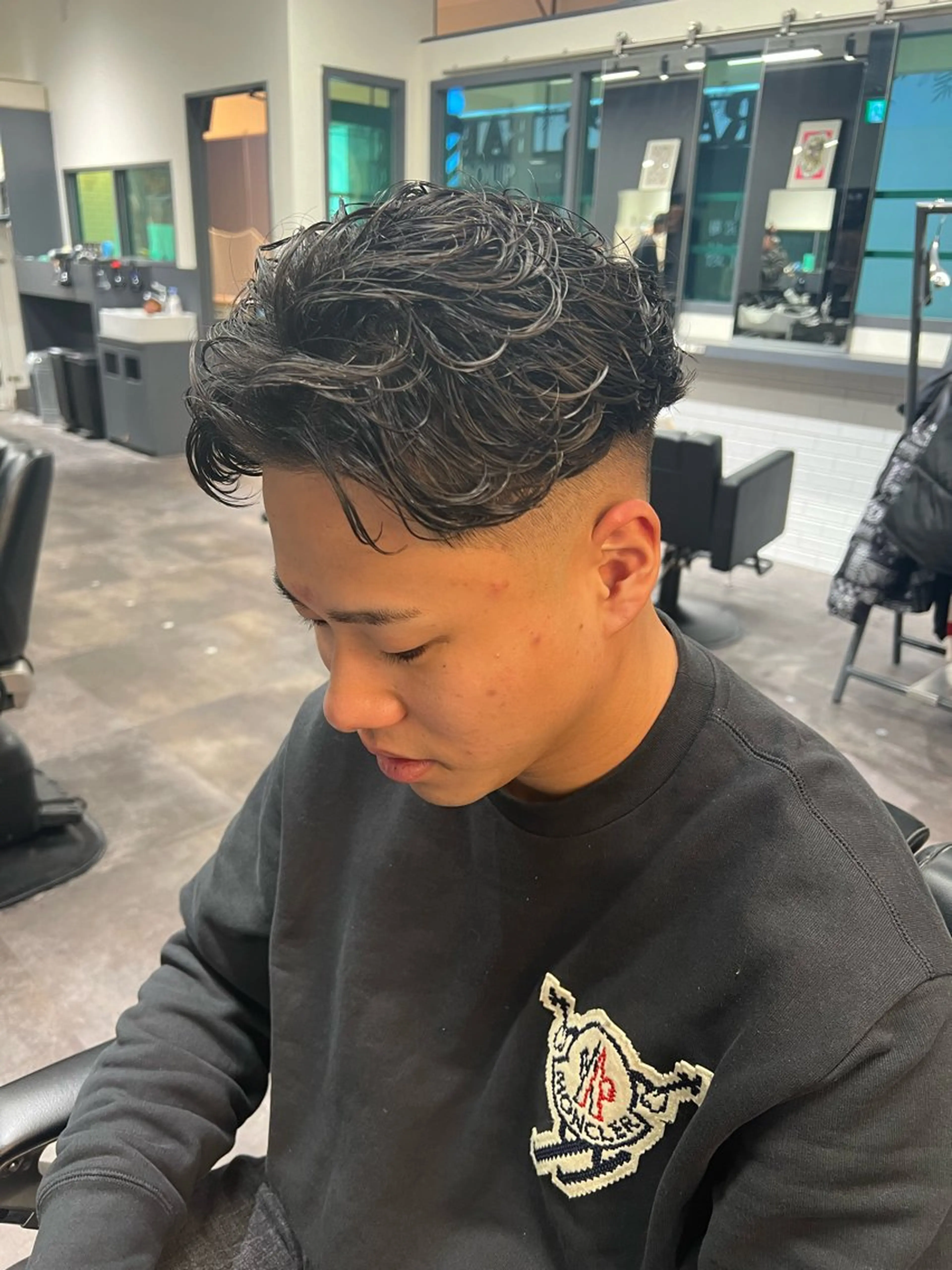 ショート メンズ フェードカット メンズパーマ 💈横浜メンズカット 𝓼𝓱𝓸𝓴𝓲のヘアスタイル