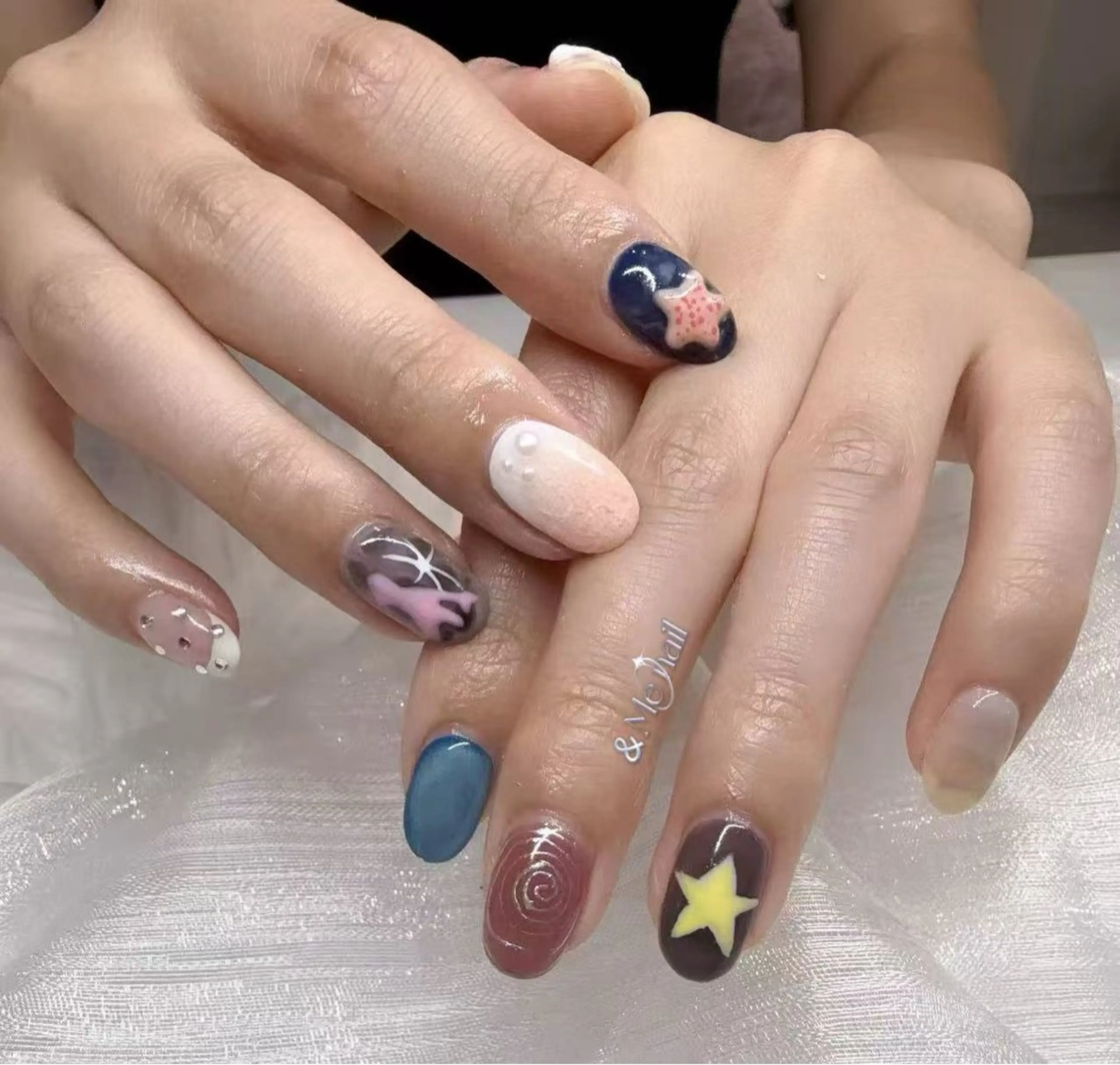 ネイル ハンドネイル &ME タカのネイルデザイン