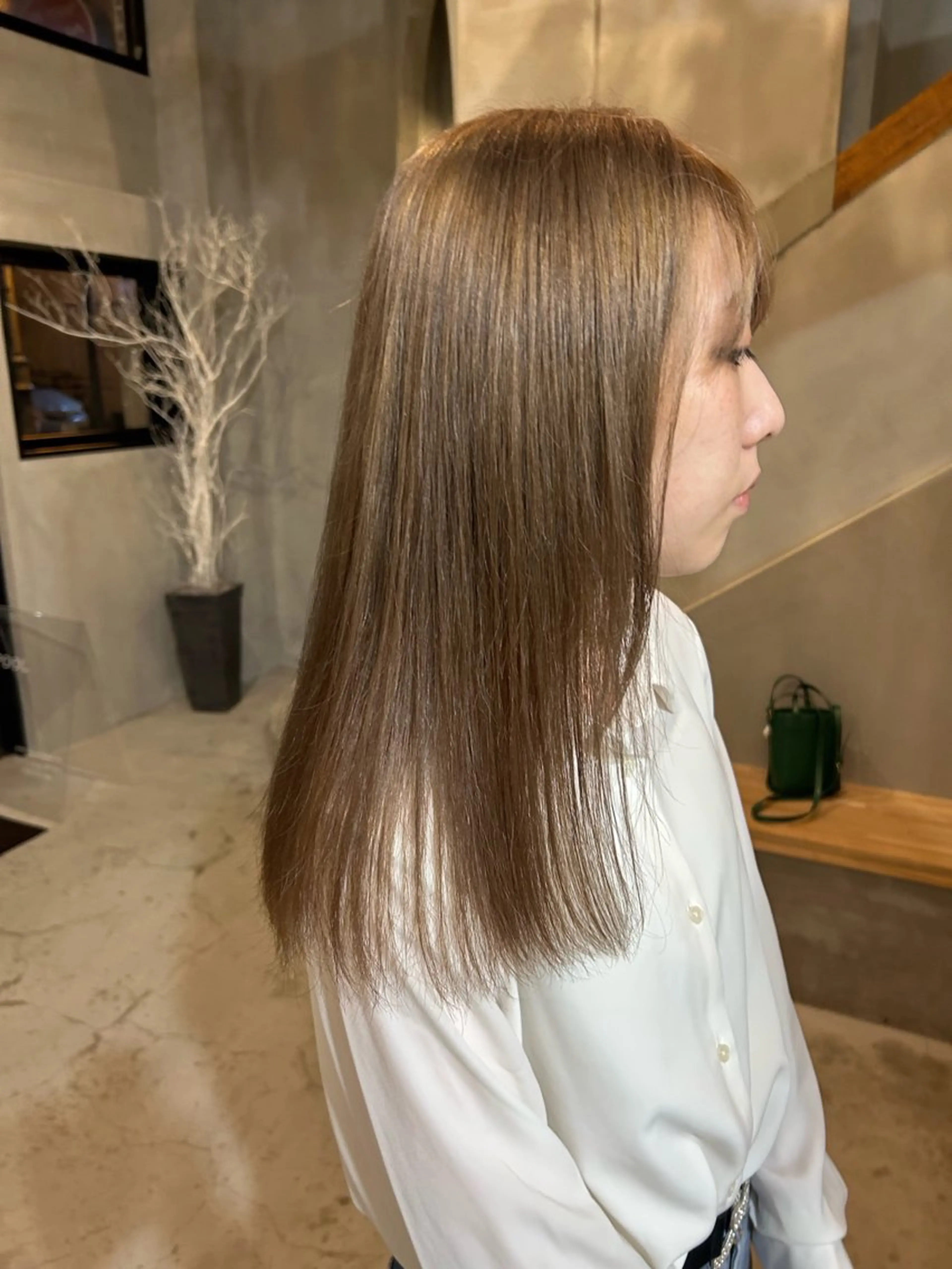 カラー ベージュカラー ミルクティーベージュ 古澤 芽依のヘアスタイル