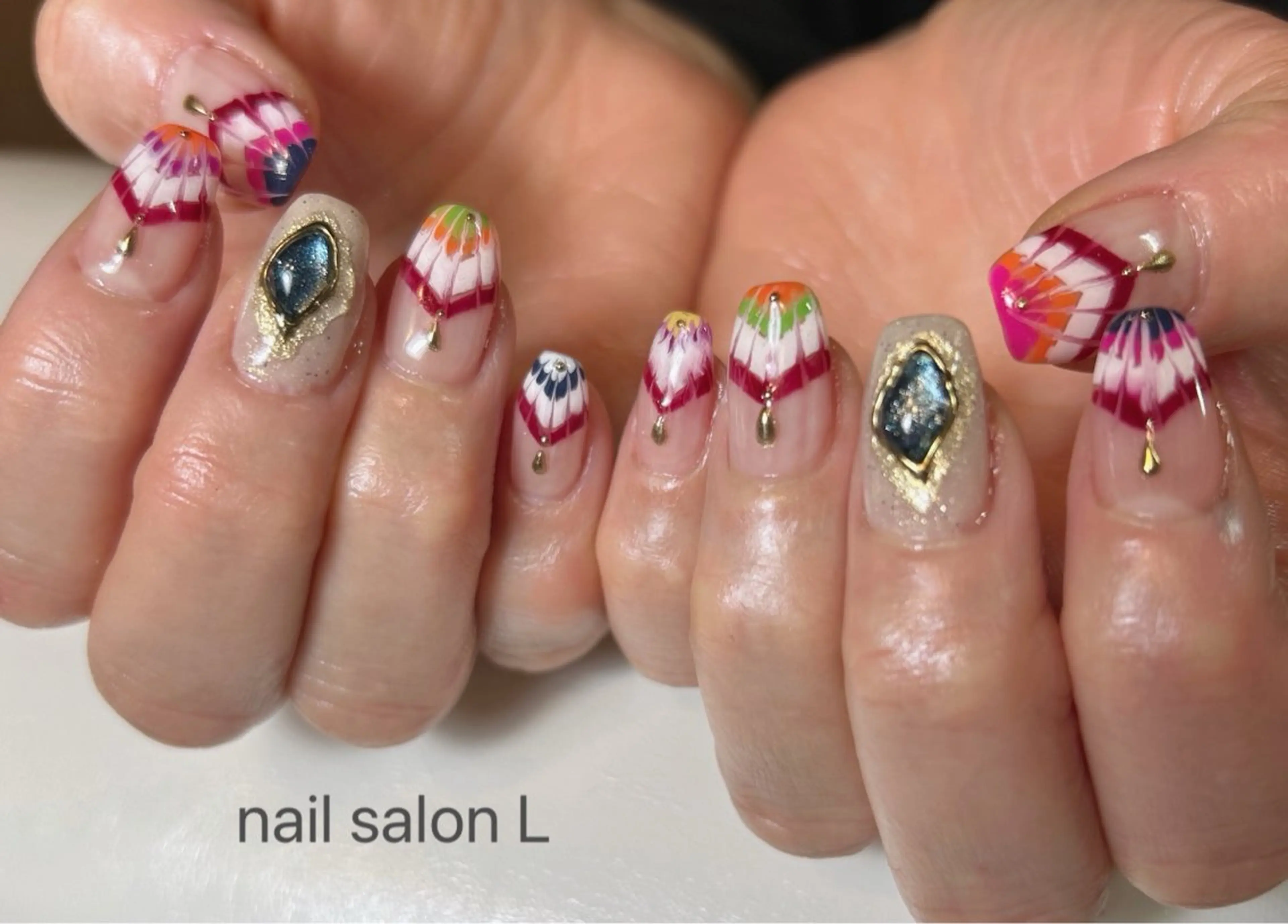ネイル アートネイル 持ち込み ストーンネイル ハンドネイル 吉川市 ネイルサロンLのネイルデザイン