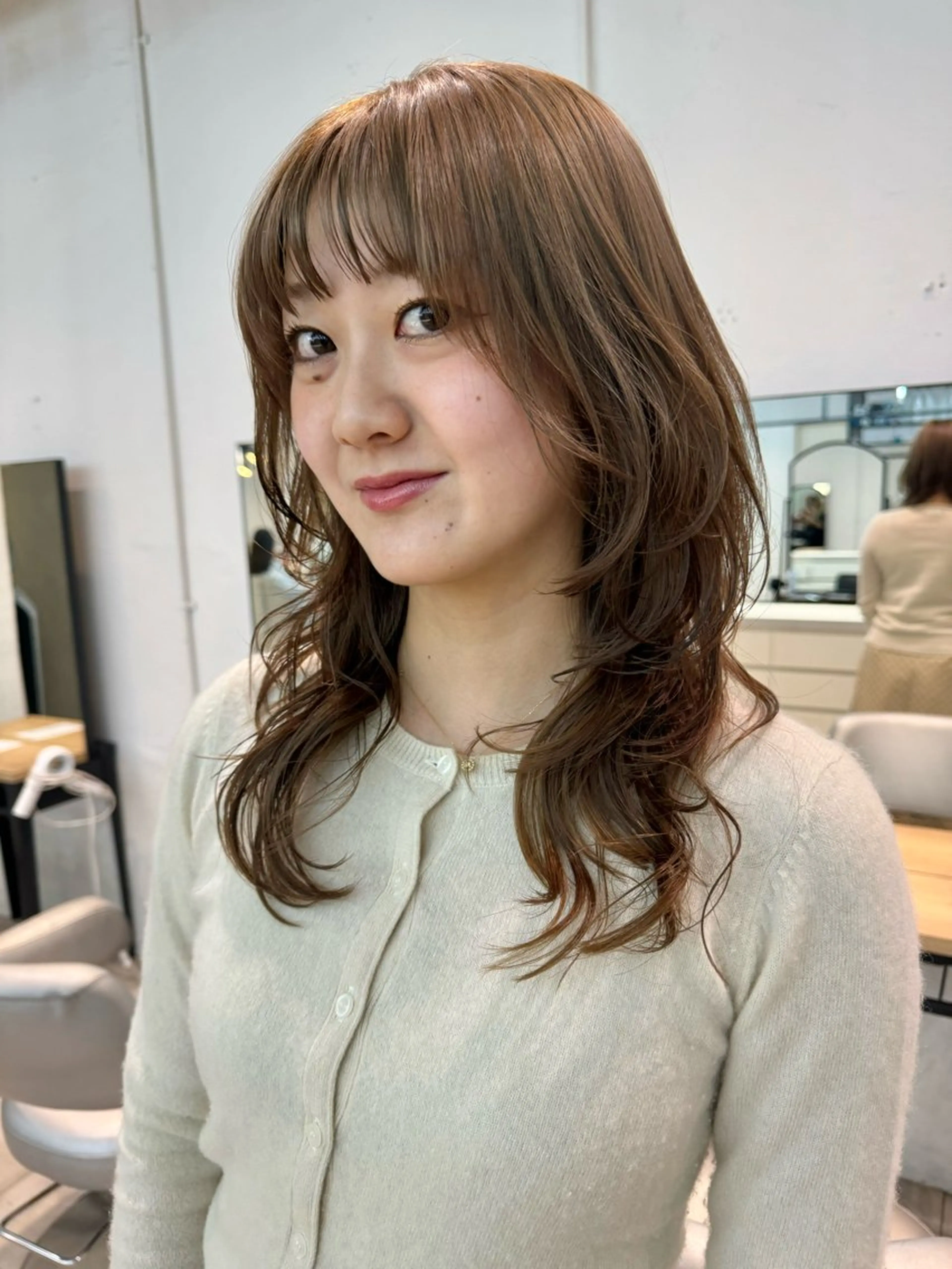 セミロング カラー ベージュカラー ミルクティーベージュ レイヤーカット 顔周りカット/透明感 カラー✂️MEIのヘアスタイル