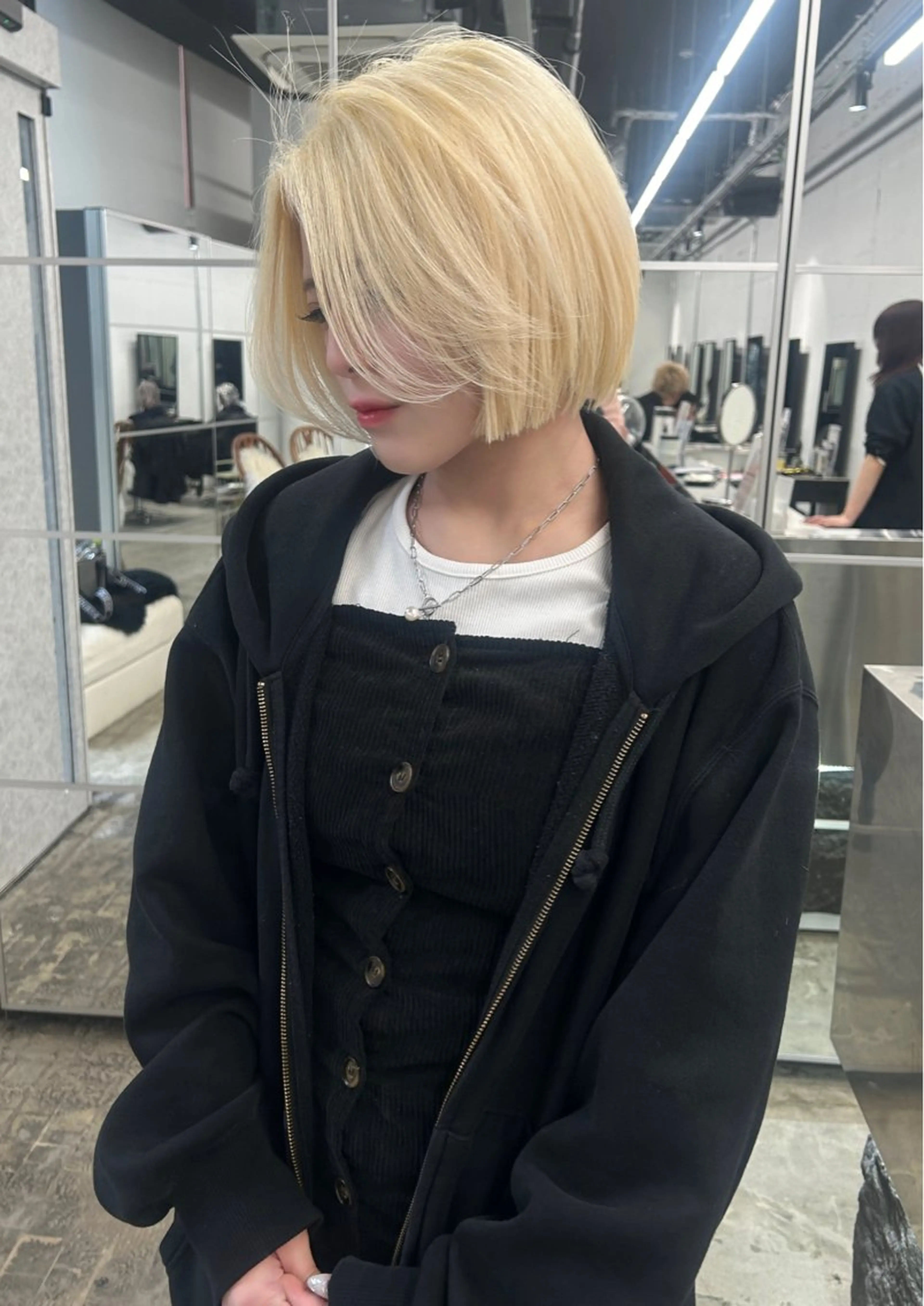 ショート ヘアカラー トリートメント レイカ /ハイトーンのヘアスタイル