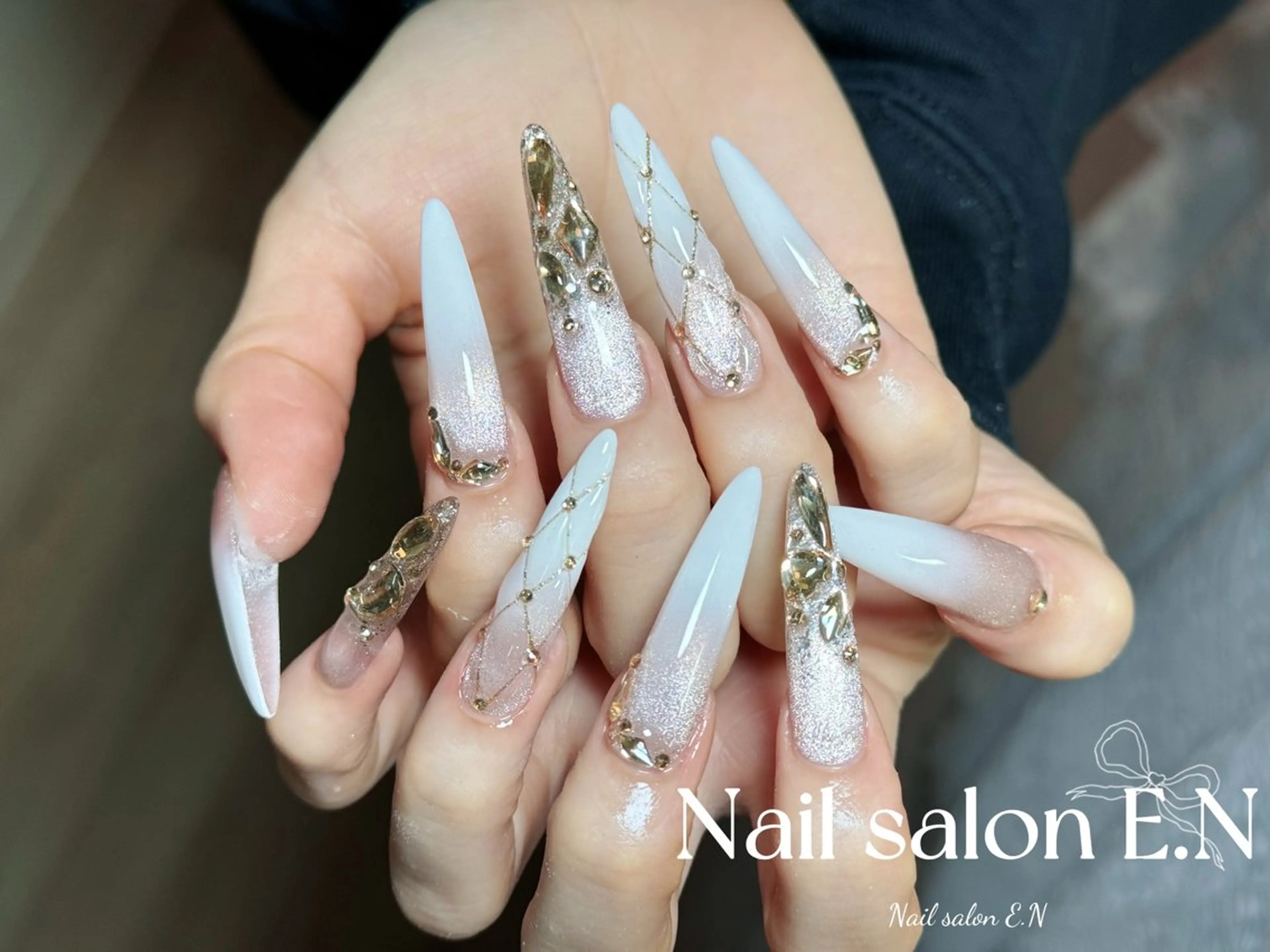 ネイル アートネイル オーロラネイル ブラウン クリアネイル フレンチネイル ハンドネイル E.N🦋 長さ出し/持ち込みのネイルデザイン