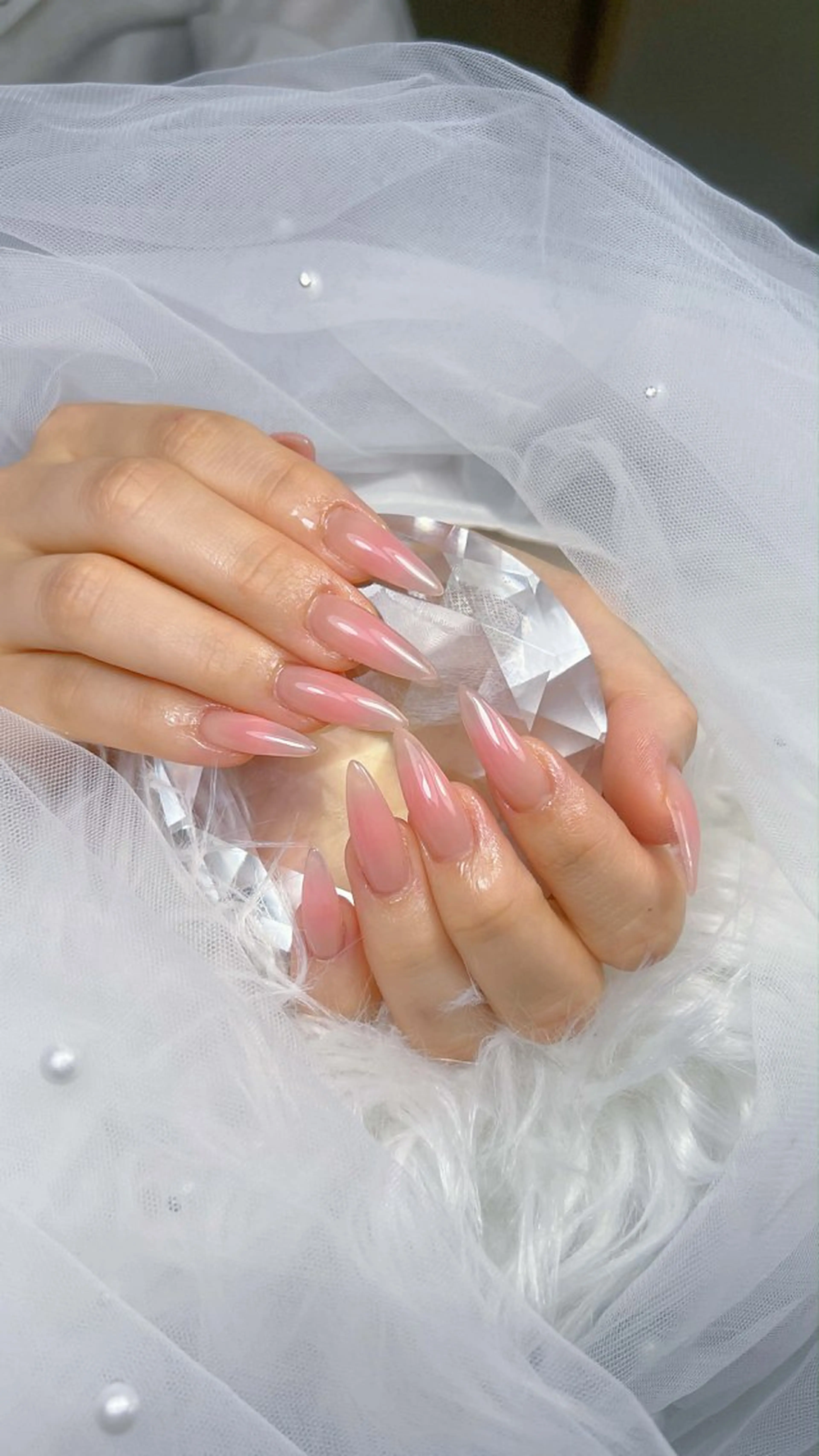 ネイル アートネイル オーロラネイル チークネイル 長さ出し フットネイル ハンドネイル ハンドケア Mio_ Noiranailのネイルデザイン