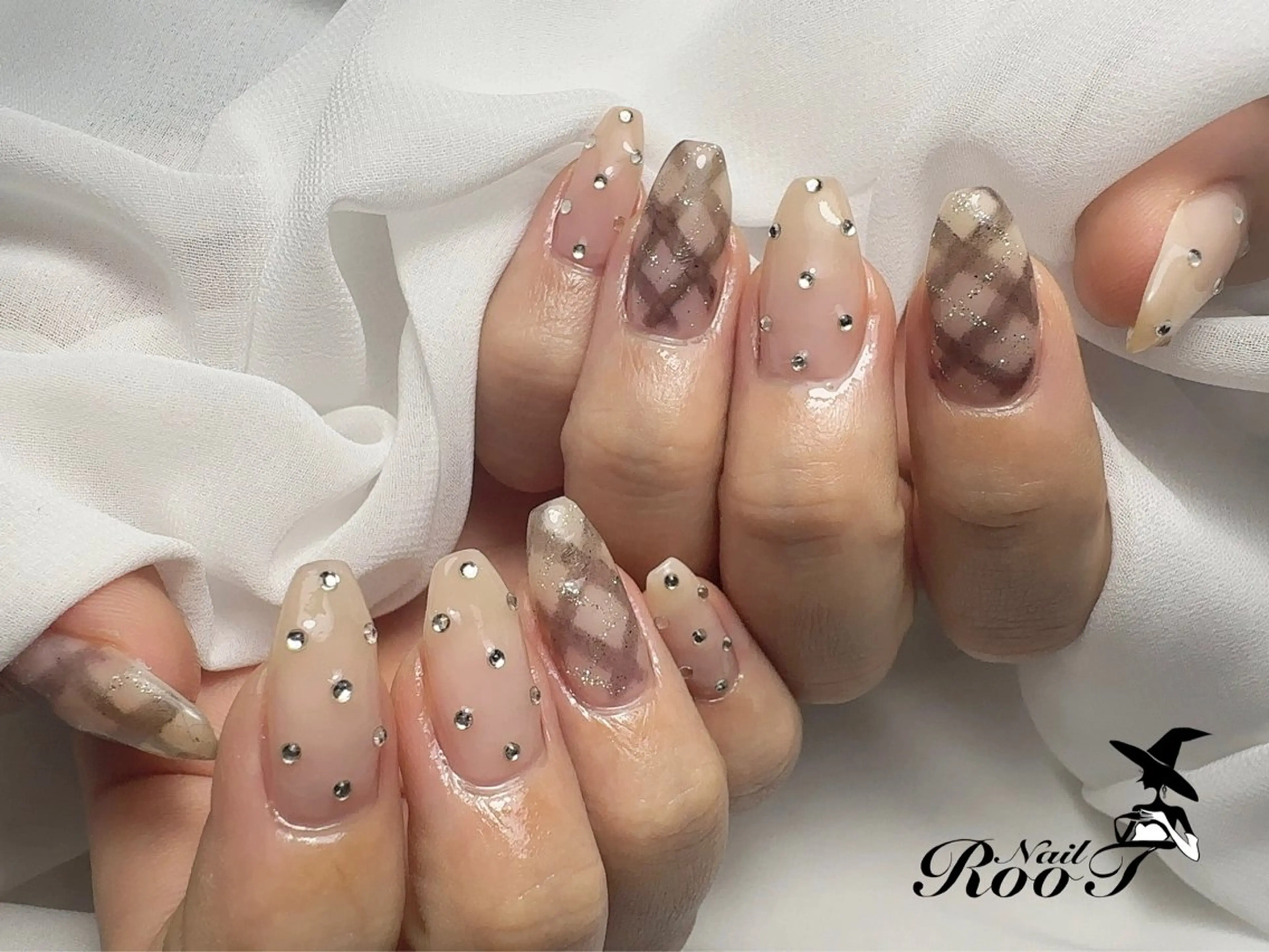 ネイル ドット ハンドネイル RooT Nailのネイルデザイン