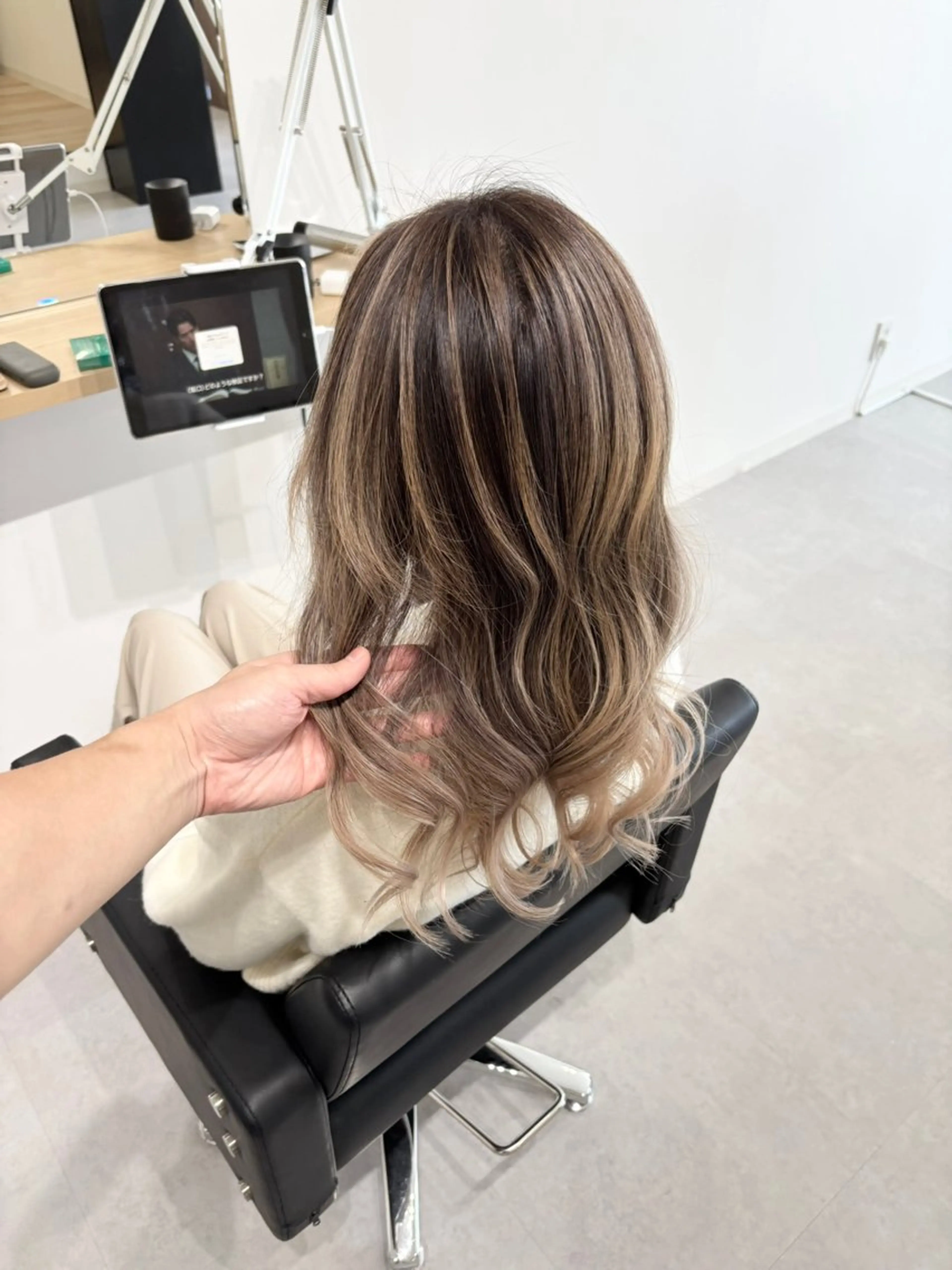 ロング ケアブリーチ 黒瀬有汰のヘアスタイル