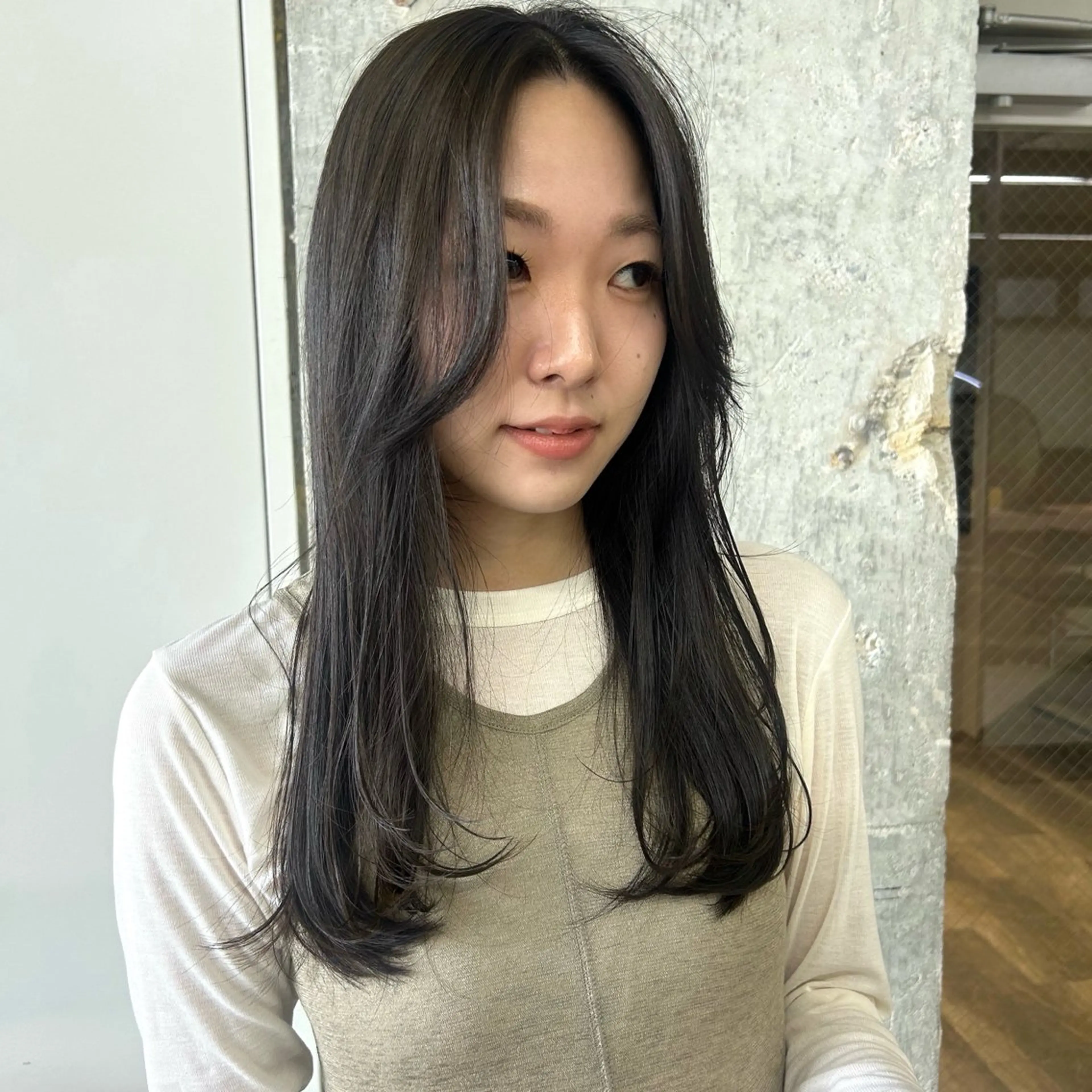 ロング カラー ブラウンカラー オリーブブラウン ヘアカラー トリートメント 伊藤ほのか/パーマ /酸性ストレートのヘアスタイル