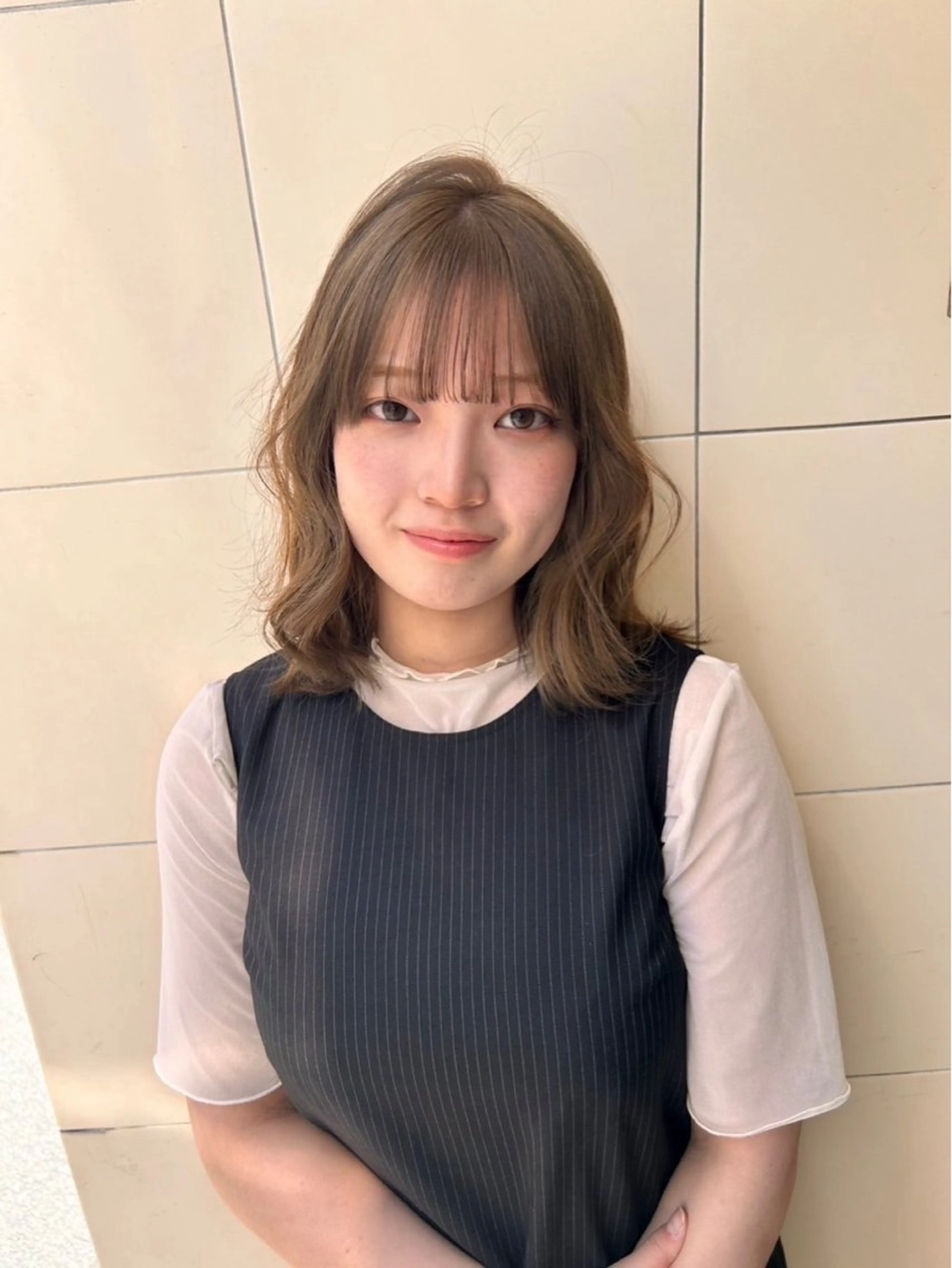 ミディアム カラー ベージュカラー ブリーチ 透明感カラー オリーブベージュ ヘアカラー トリートメント ひかり HAZELのヘアスタイル