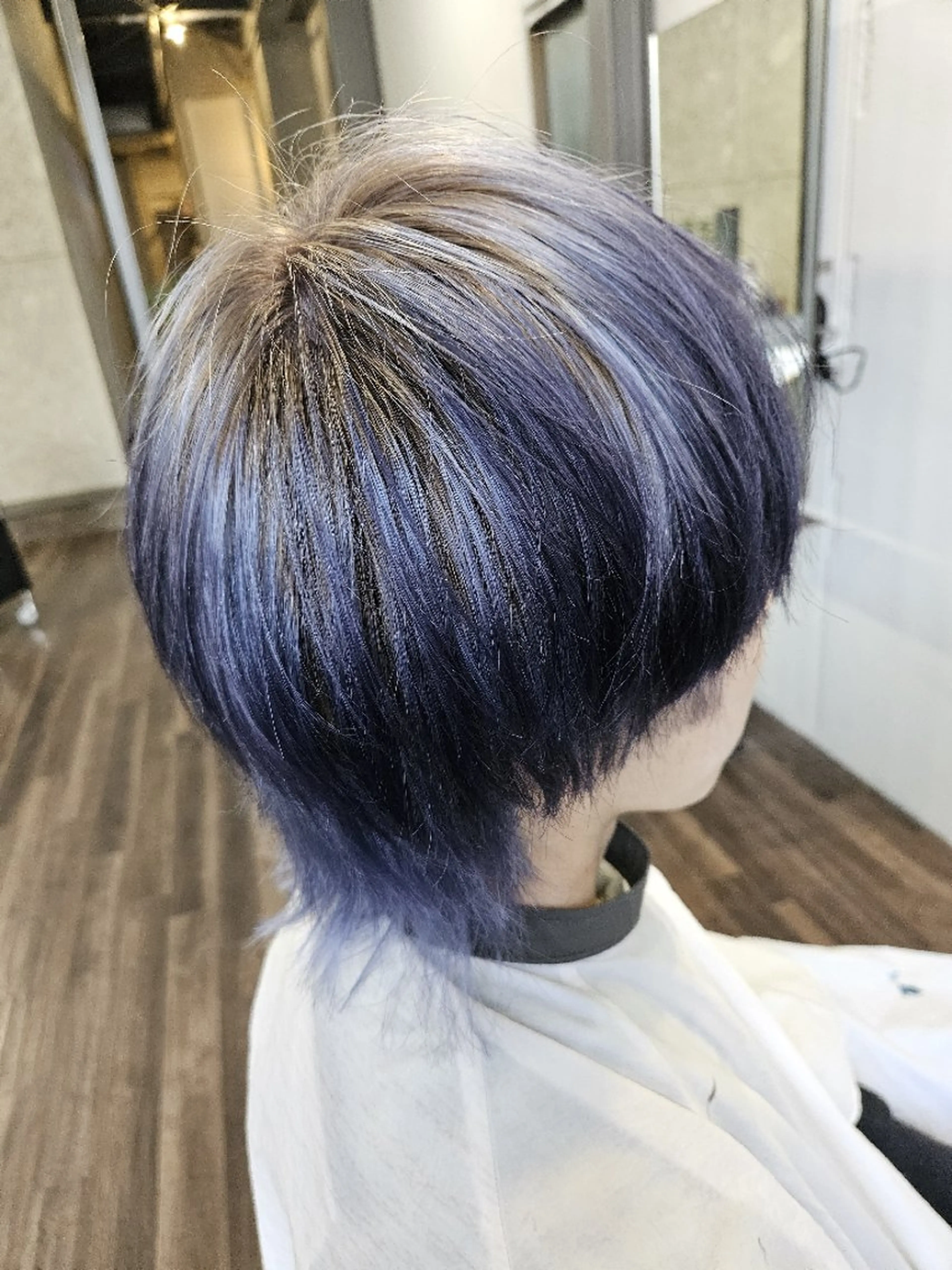 ショート カラー ブリーチ ブルーカラー グラデーションカラー カット ヘアカラー トリートメント terra✂️川嶋 大輔のヘアスタイル