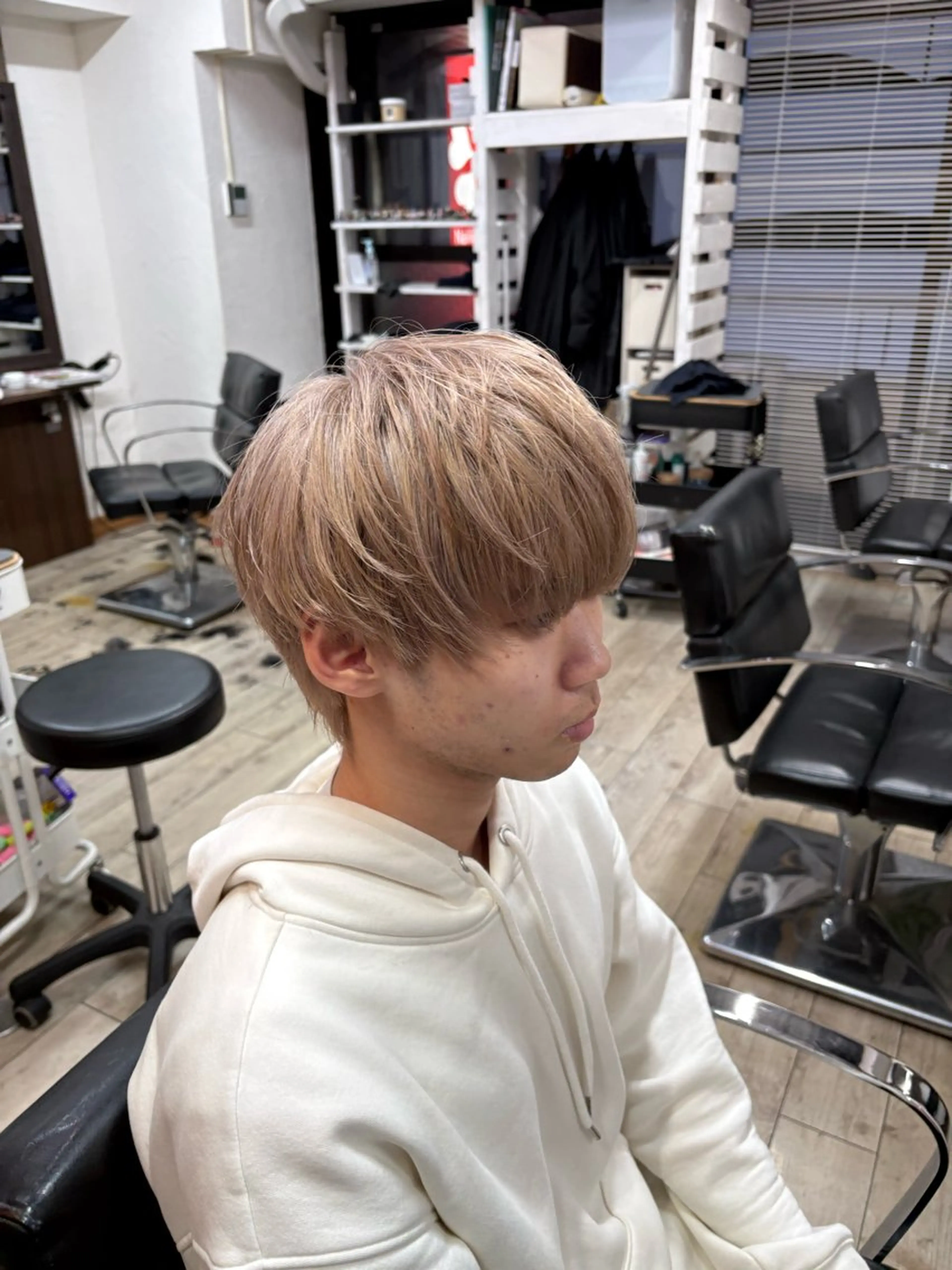 カラー メンズ ベージュカラー ミルクティーベージュ ヘアカラー メンズハイトーン特化 てるぼうのヘアスタイル