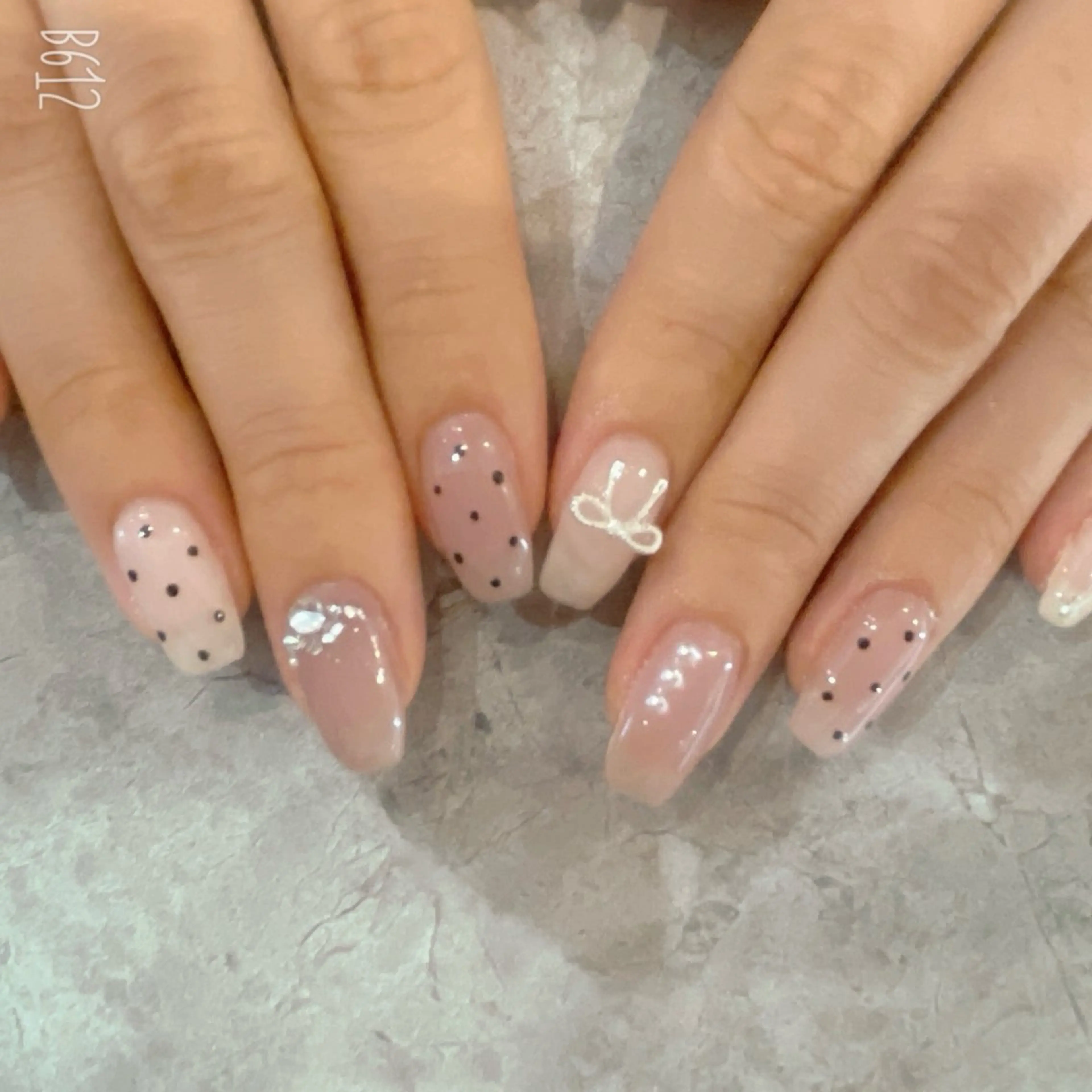 ネイル H&B アオリのネイルデザイン