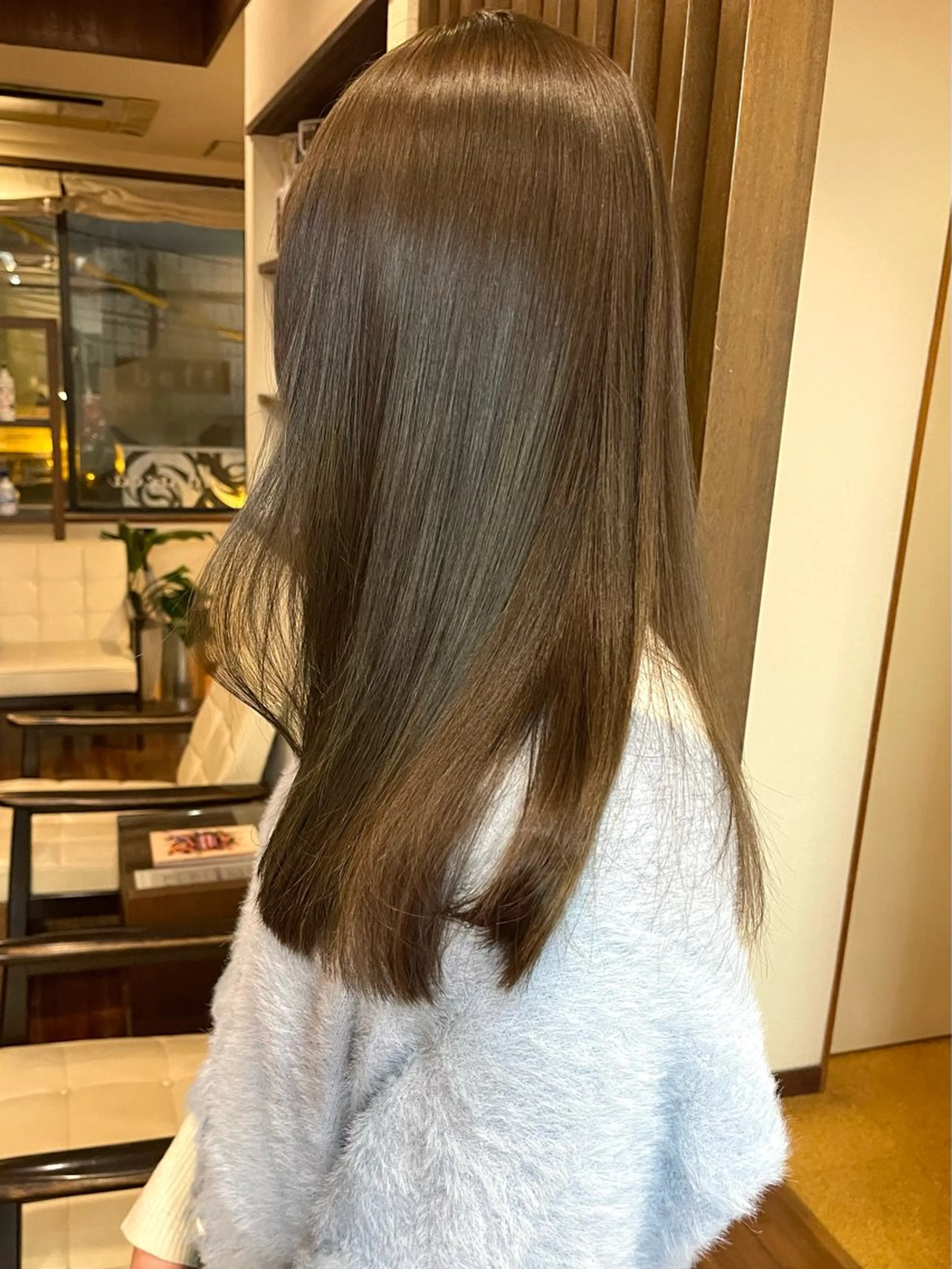 セミロング カラー オリーブグレー 髪質改善 カット ヘアカラー トリートメント 田室 和幸のヘアスタイル