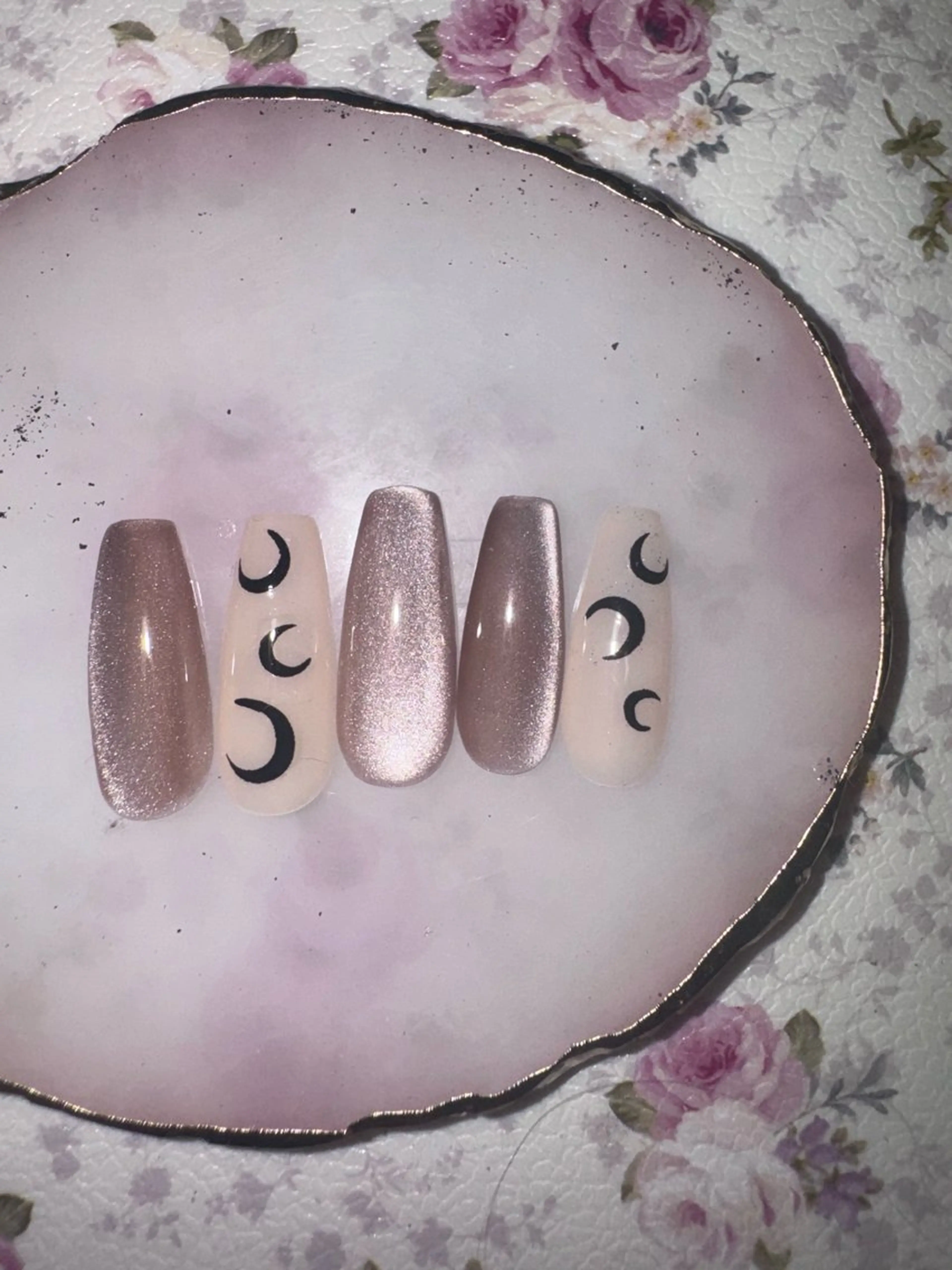 ネイル マグネットネイル on nail 尾張旭三郷店のネイルデザイン