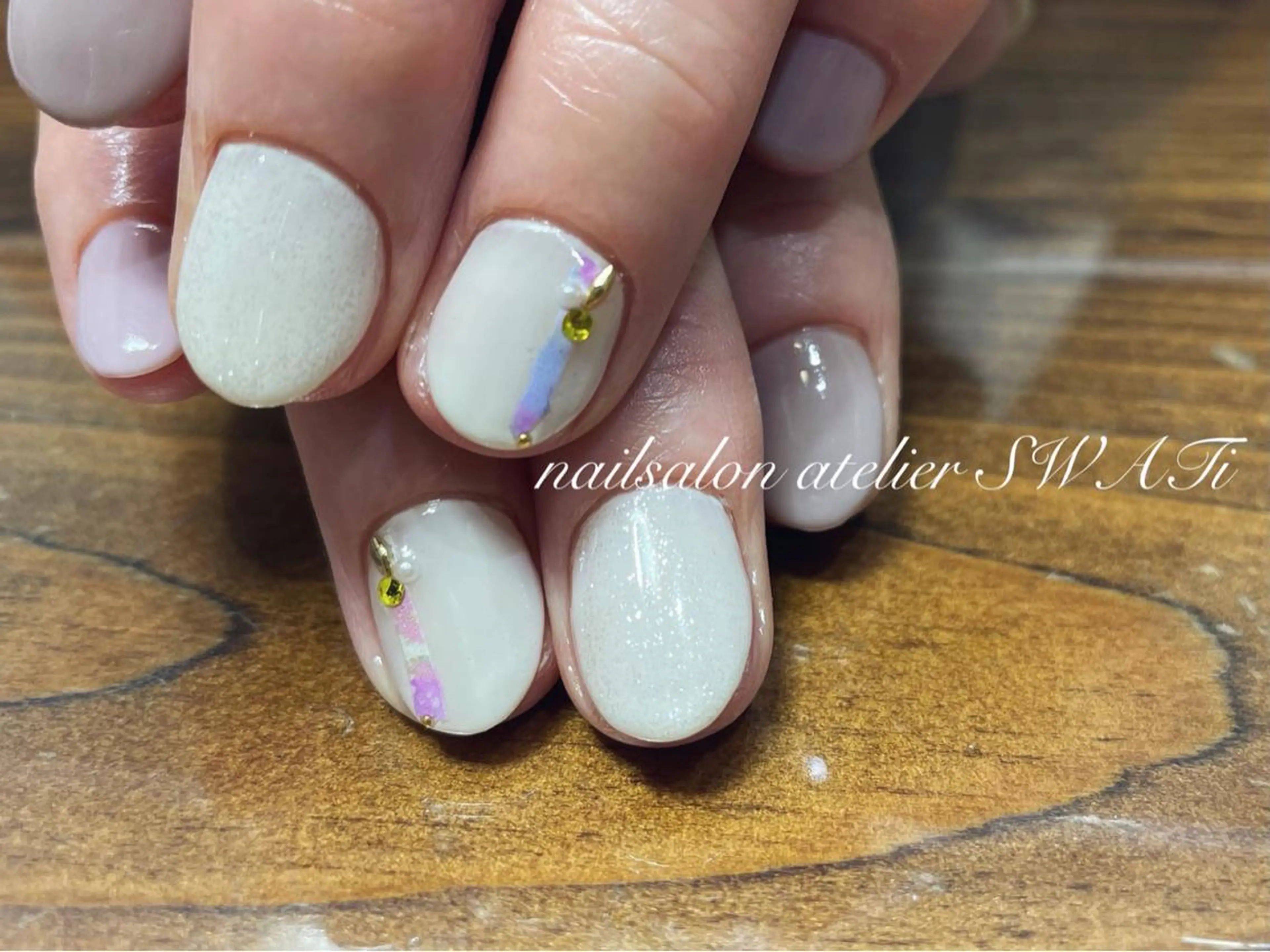 ネイル ラメ(グリッター) ハンドネイル nailsalon SWATiのネイルデザイン