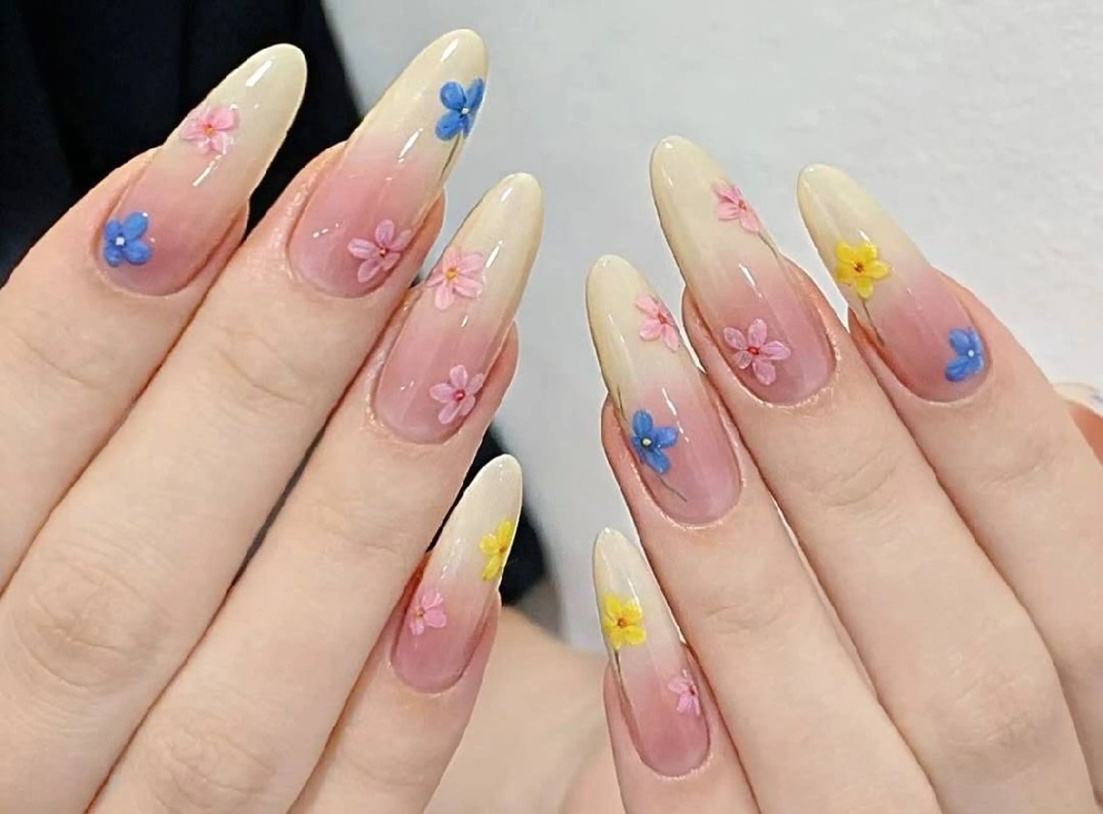 ネイル 小島 阿佑美のネイルデザイン