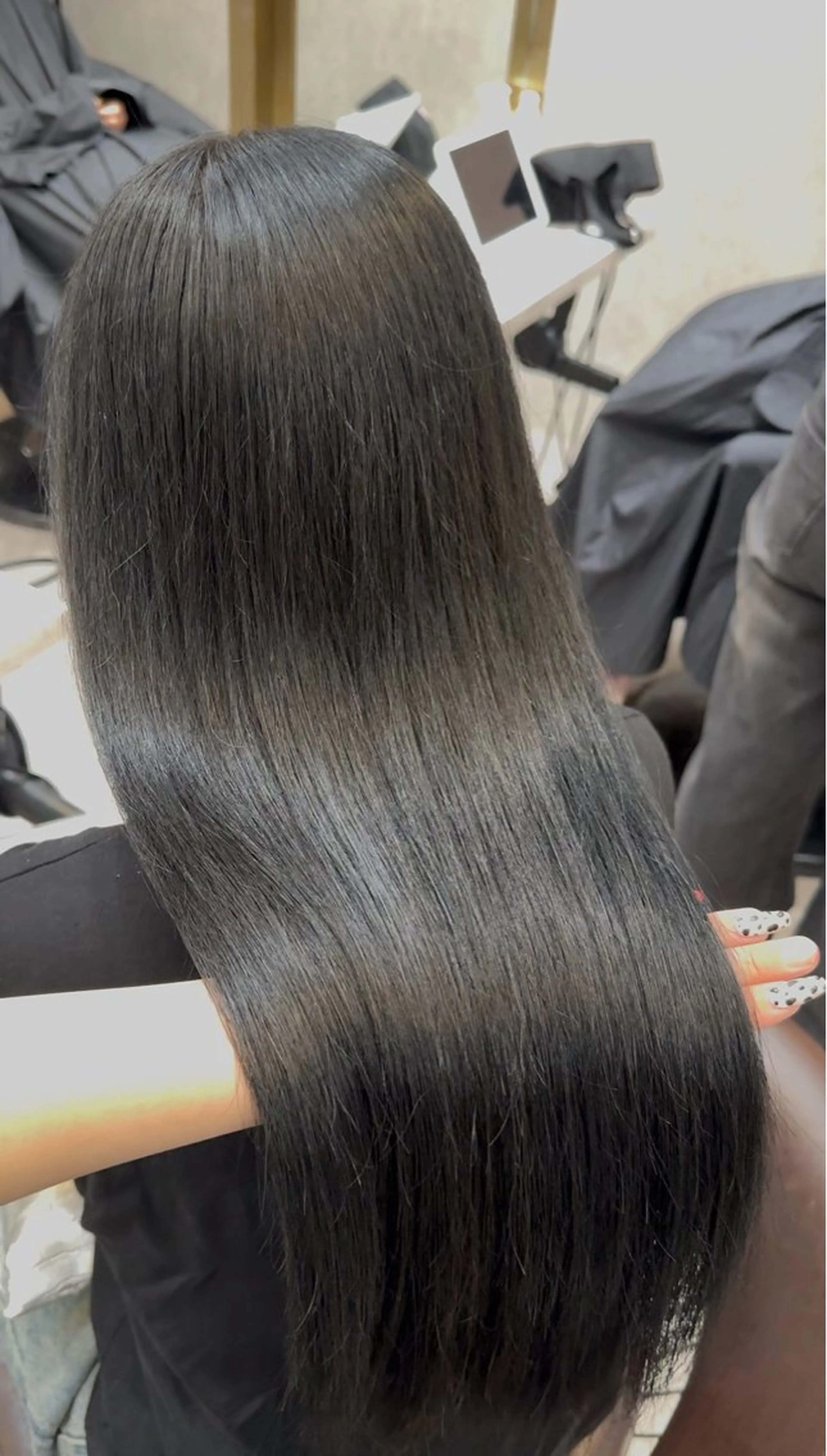 セミロング ヘアカラー トリートメント Nanami / ベージュ/グレージュのヘアスタイル