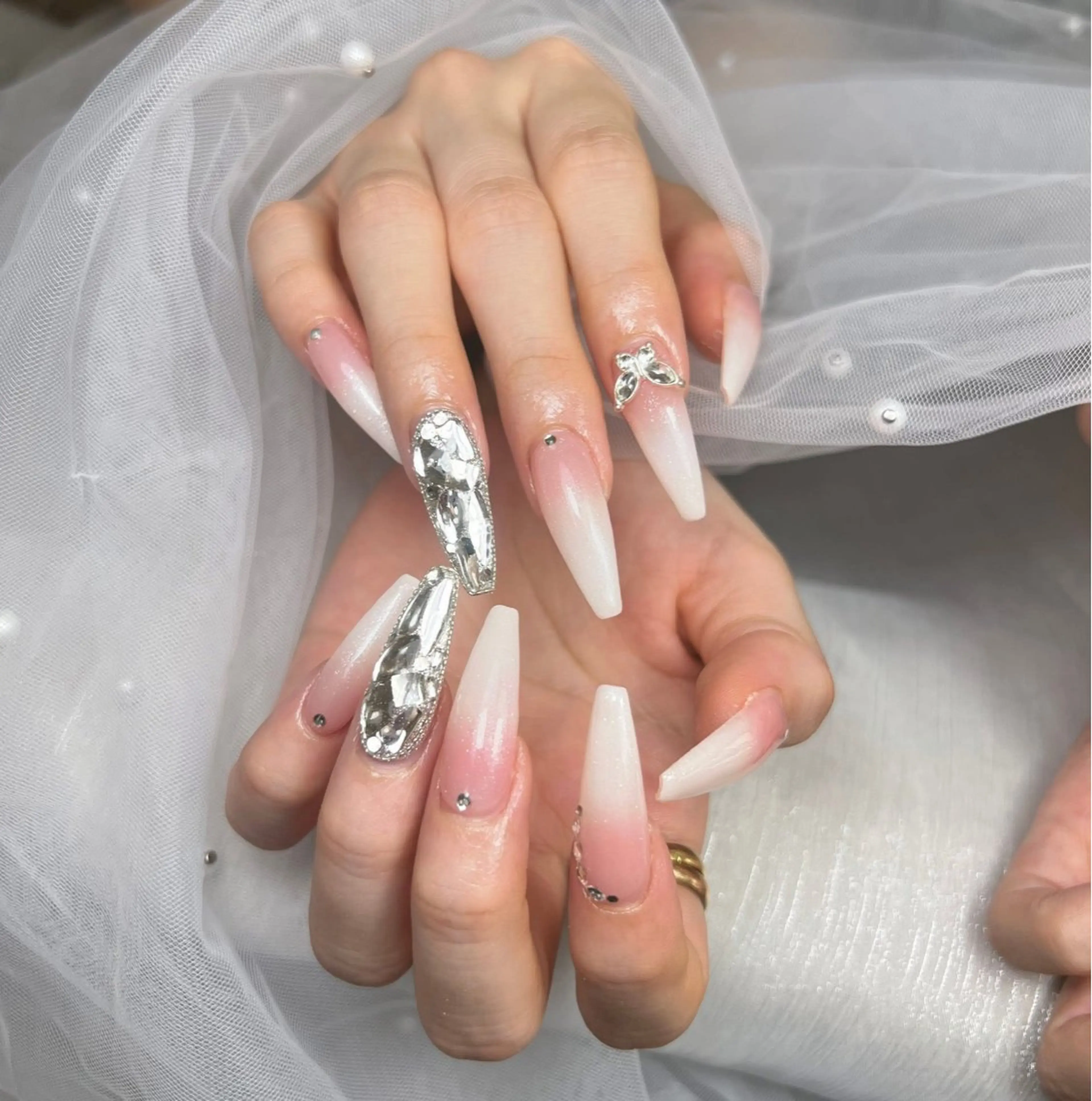 ネイル アートネイル オーロラネイル チークネイル 長さ出し フットネイル ハンドネイル ハンドケア Mio_ Noiranailのネイルデザイン