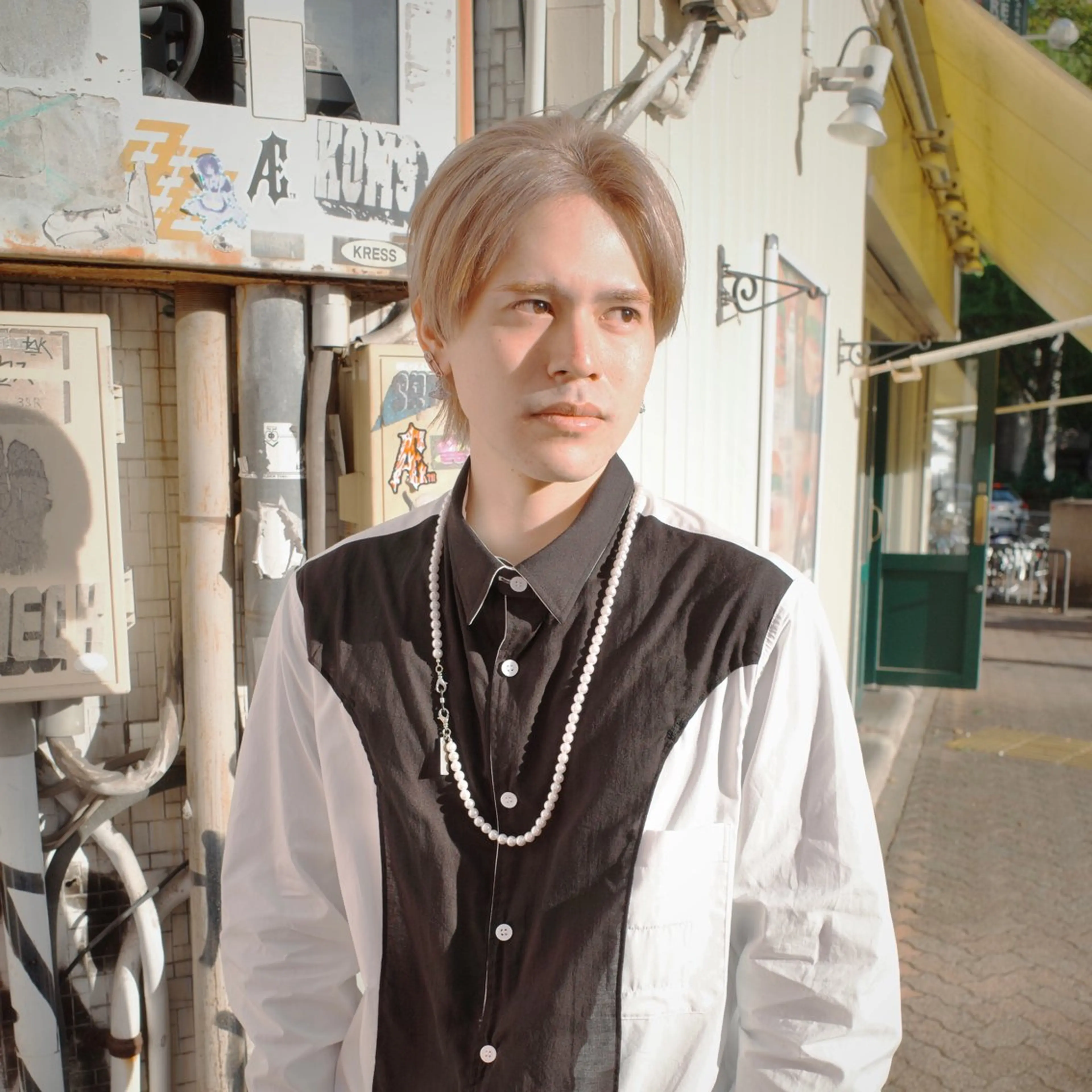 ショート メンズ センターパート メンズハイトーン ヨシカワ タツキのヘアスタイル