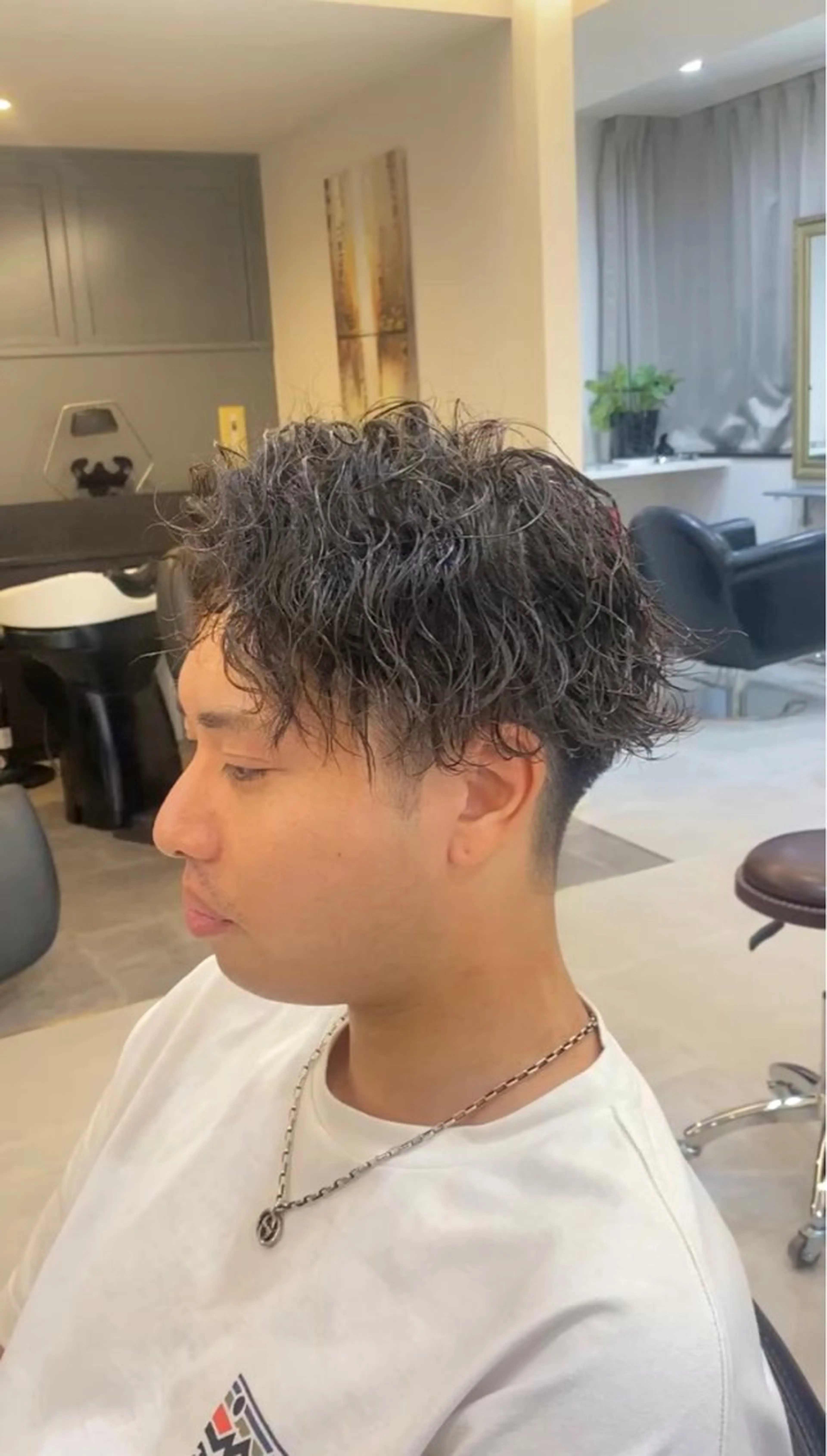 ショート パーマ メンズ センターパート マッシュ メンズパーマ ツイストスパイラルパーマ 刈り上げ ボブ/髪質改善/ レイヤー/池澤慎人のヘアスタイル